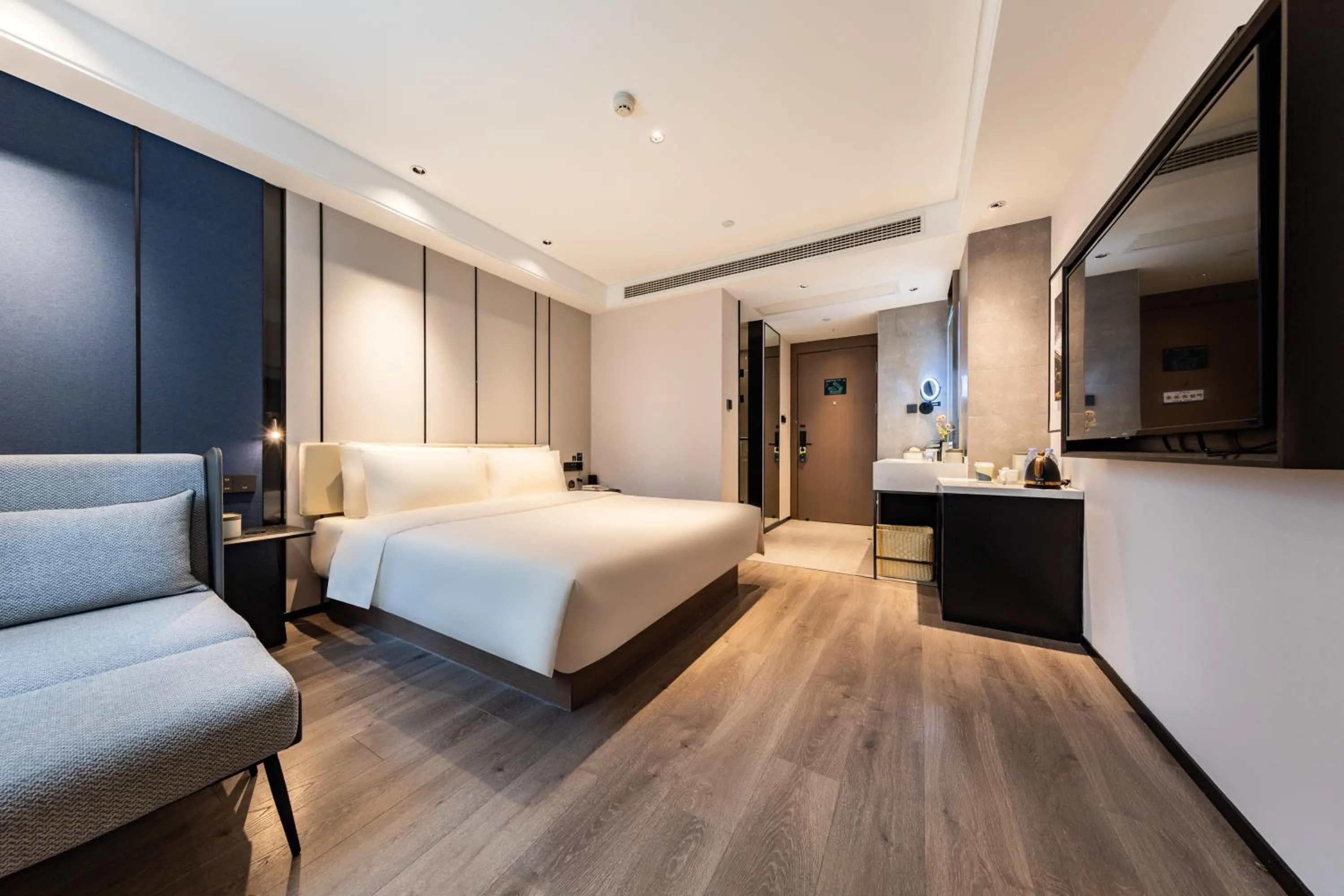 Bed in Atour Hotel Wuhan Optics Valley Square Yangjia Bay