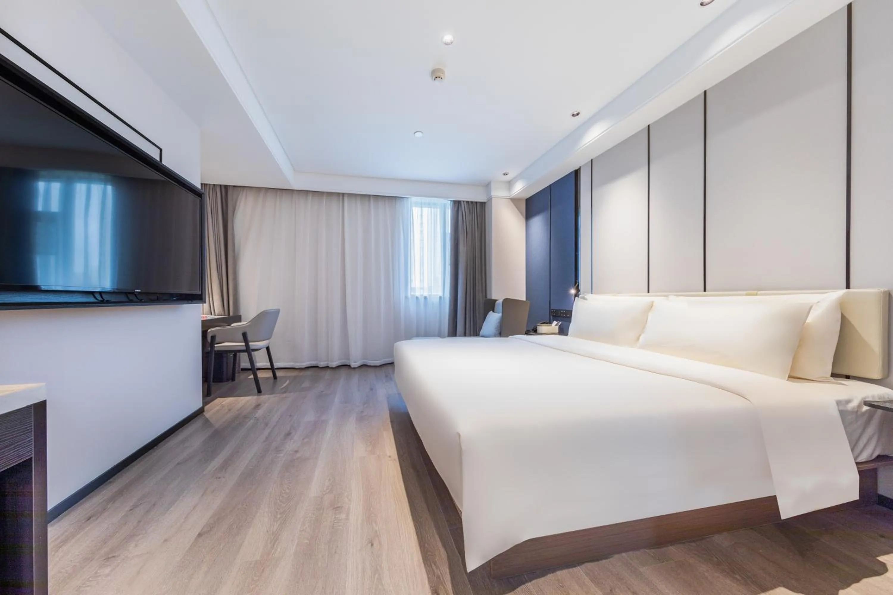 Bed in Atour Hotel Wuhan Optics Valley Square Yangjia Bay