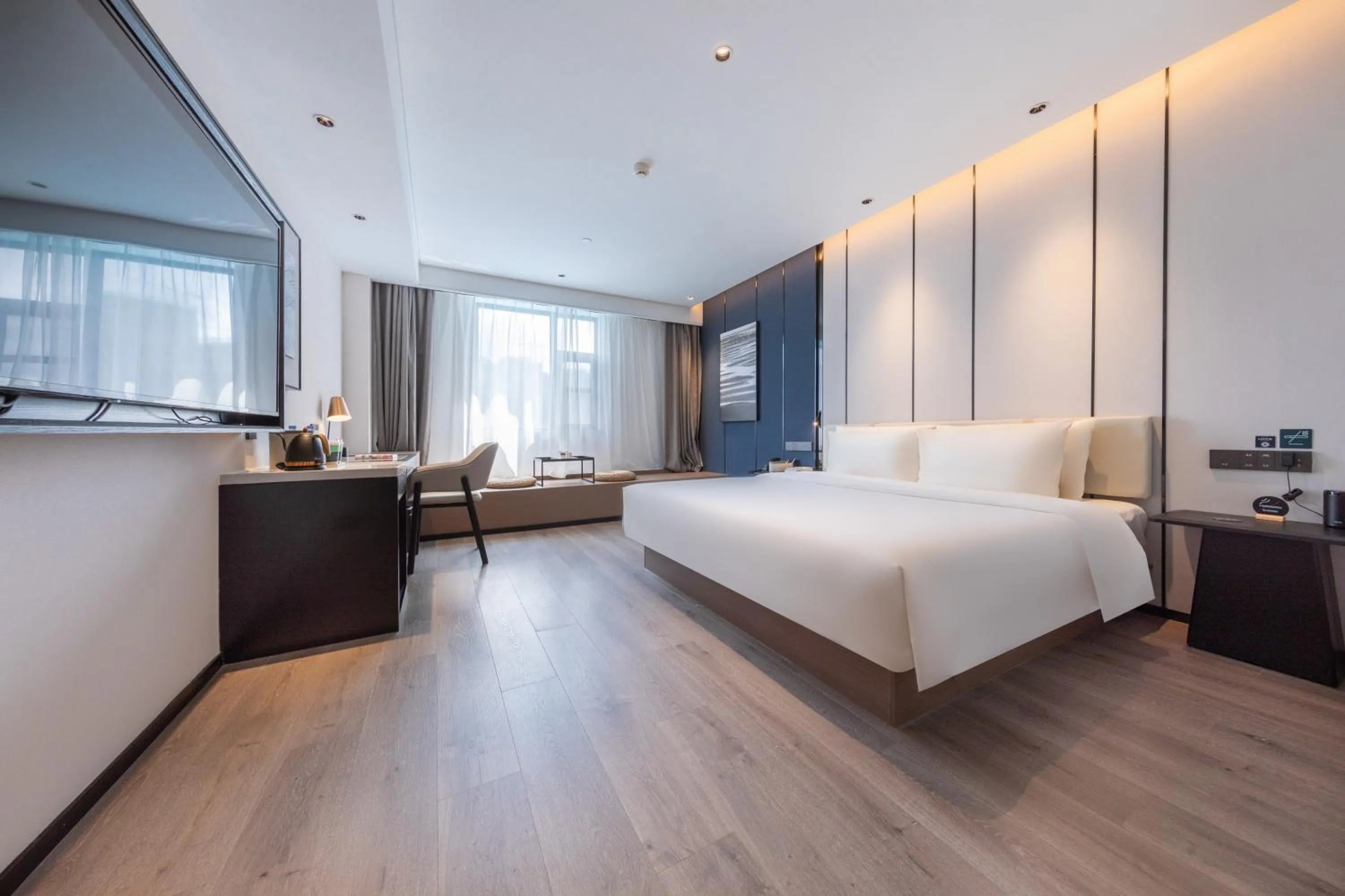 Bed in Atour Hotel Wuhan Optics Valley Square Yangjia Bay