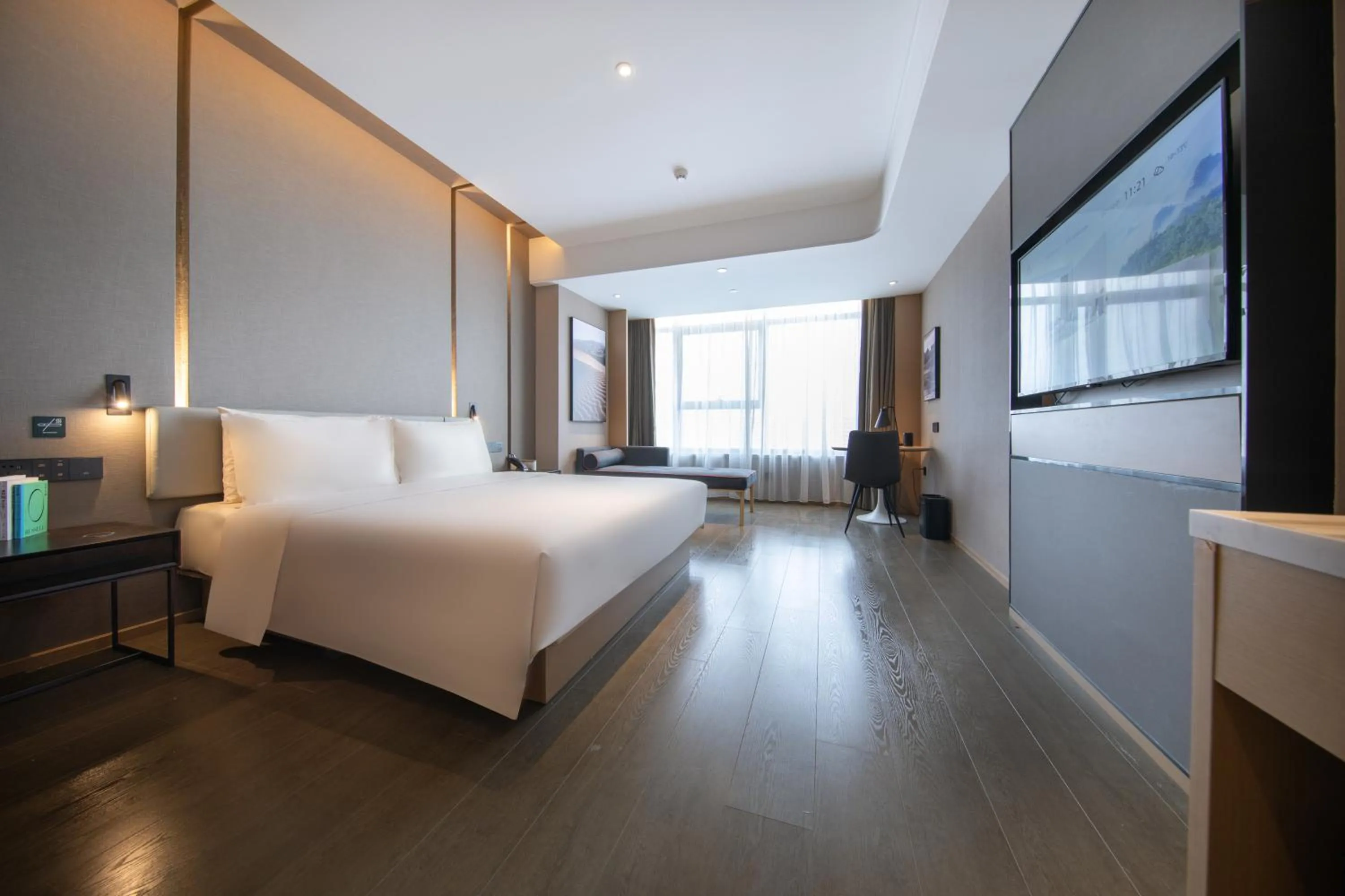 Photo of the whole room, Bed in Atour Hotel Guangzhou Liwan District Jiaokou