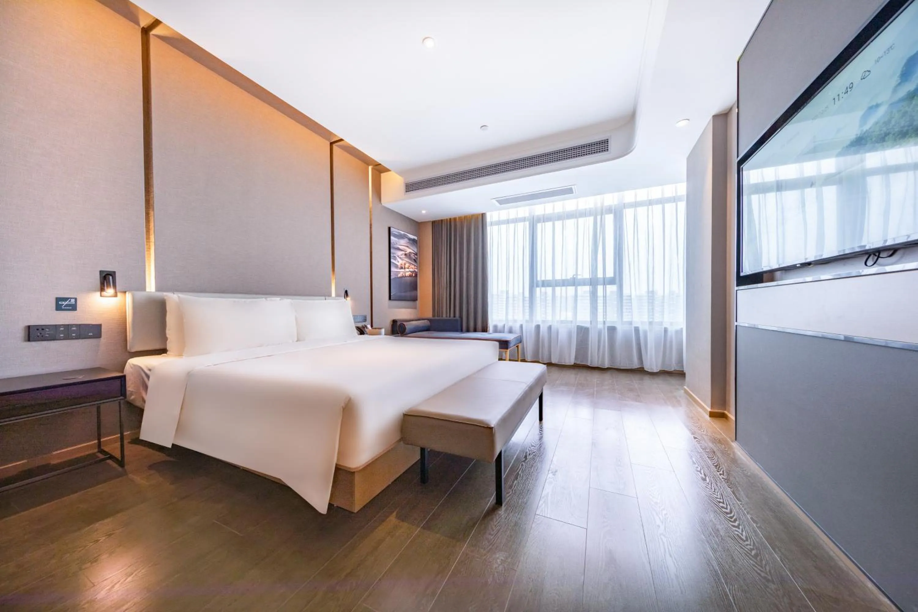 Photo of the whole room, Bed in Atour Hotel Guangzhou Liwan District Jiaokou