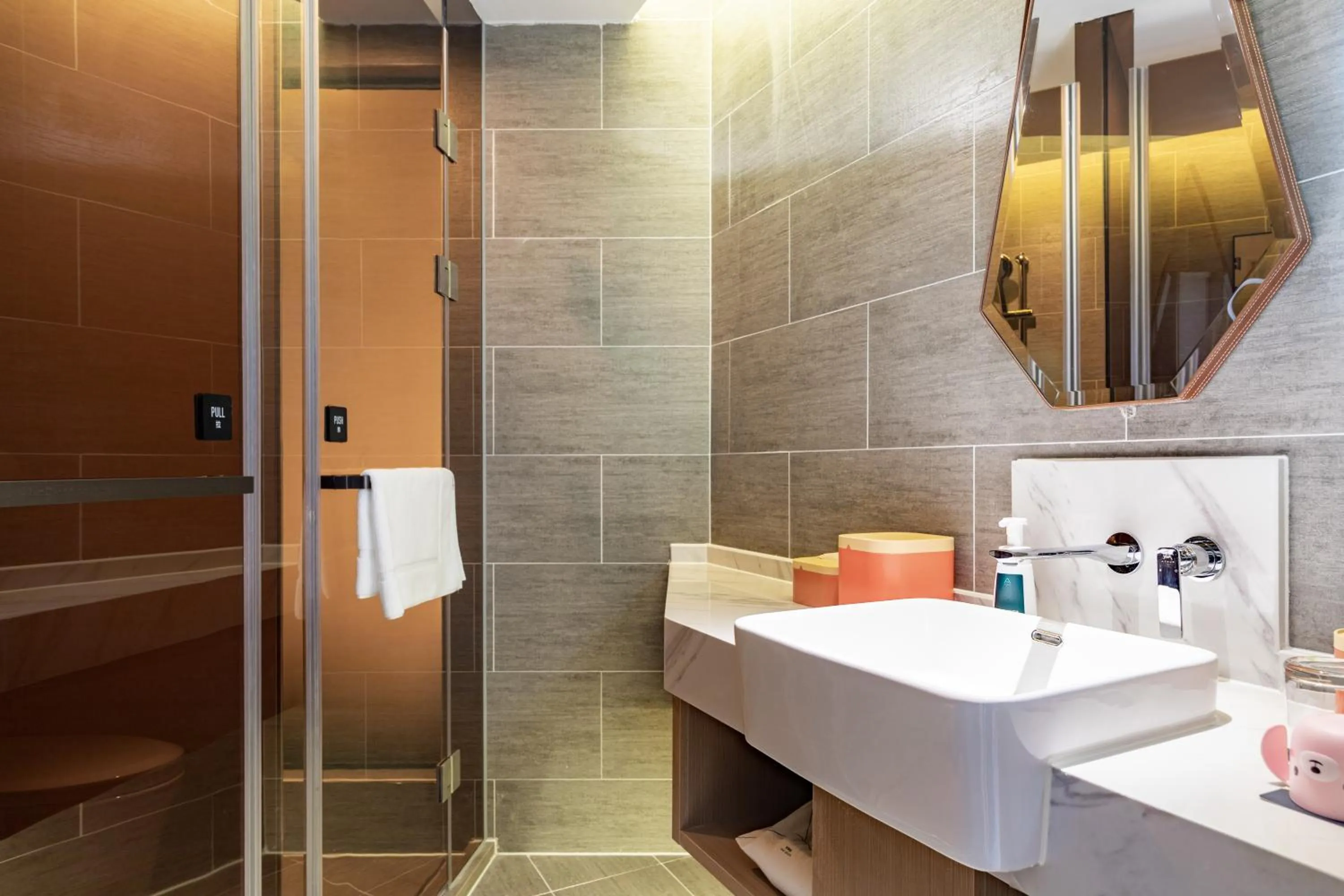 Property building in Atour Hotel Zhuhai Gongbei Fuhuali