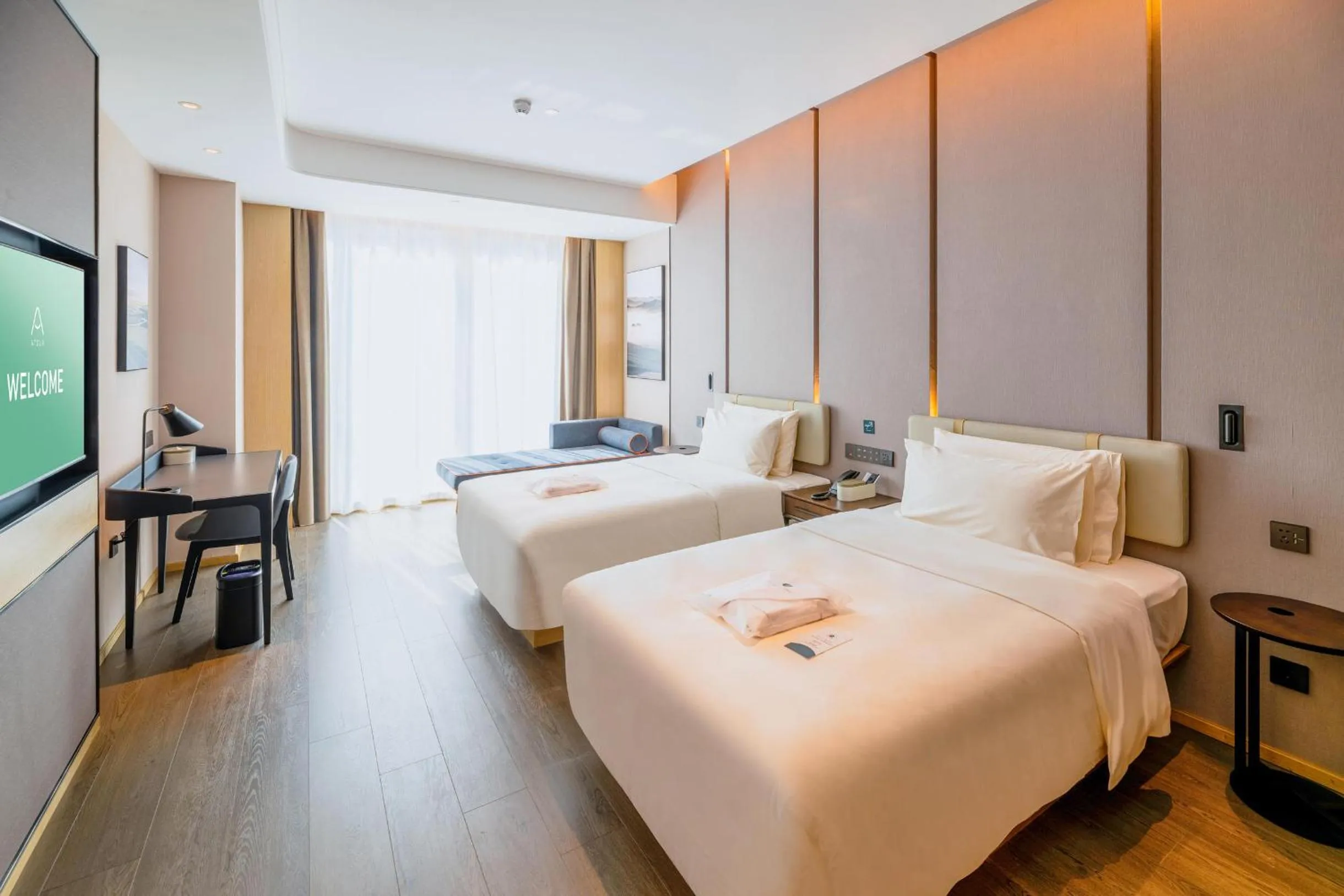 Photo of the whole room, Bed in Atour Hotel Huizhou Zhongkai Tianyi