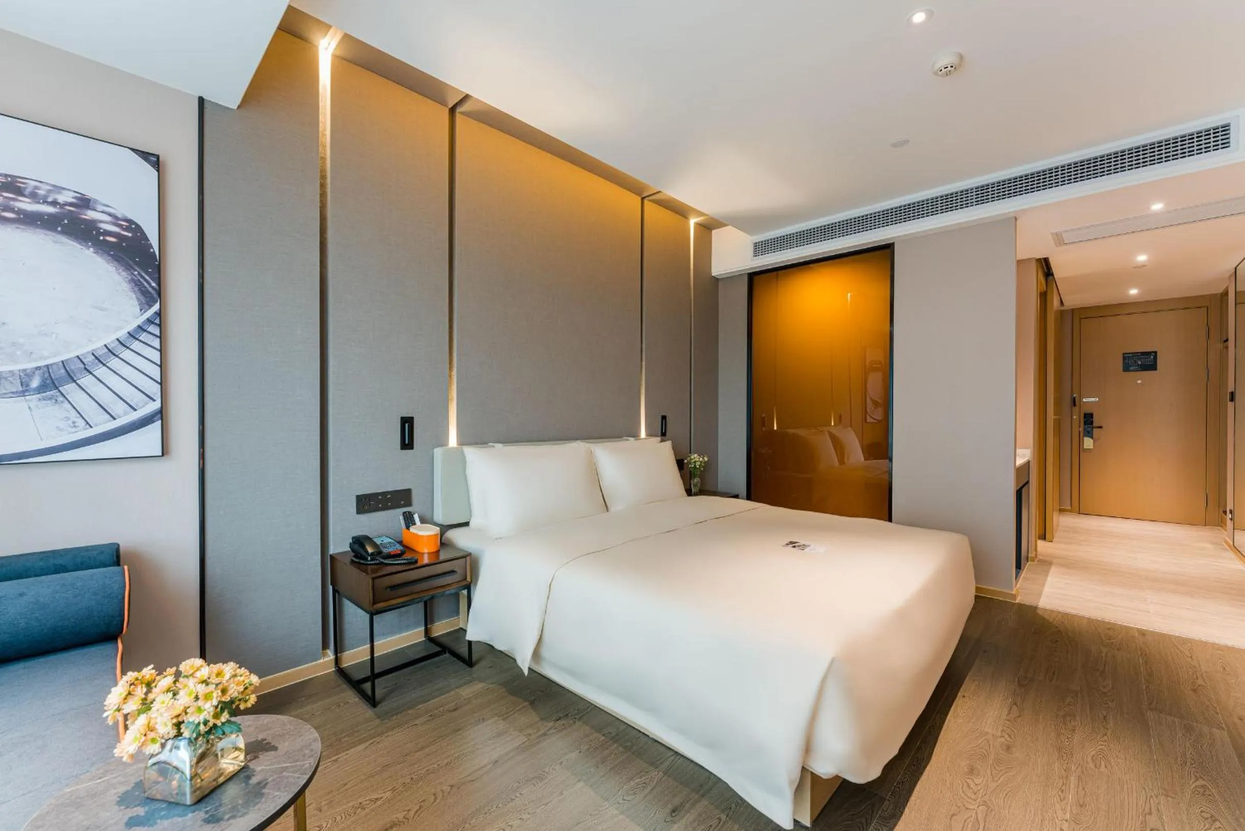 Photo of the whole room, Bed in Atour Hotel Chongqing Nanping Pedestrain Street