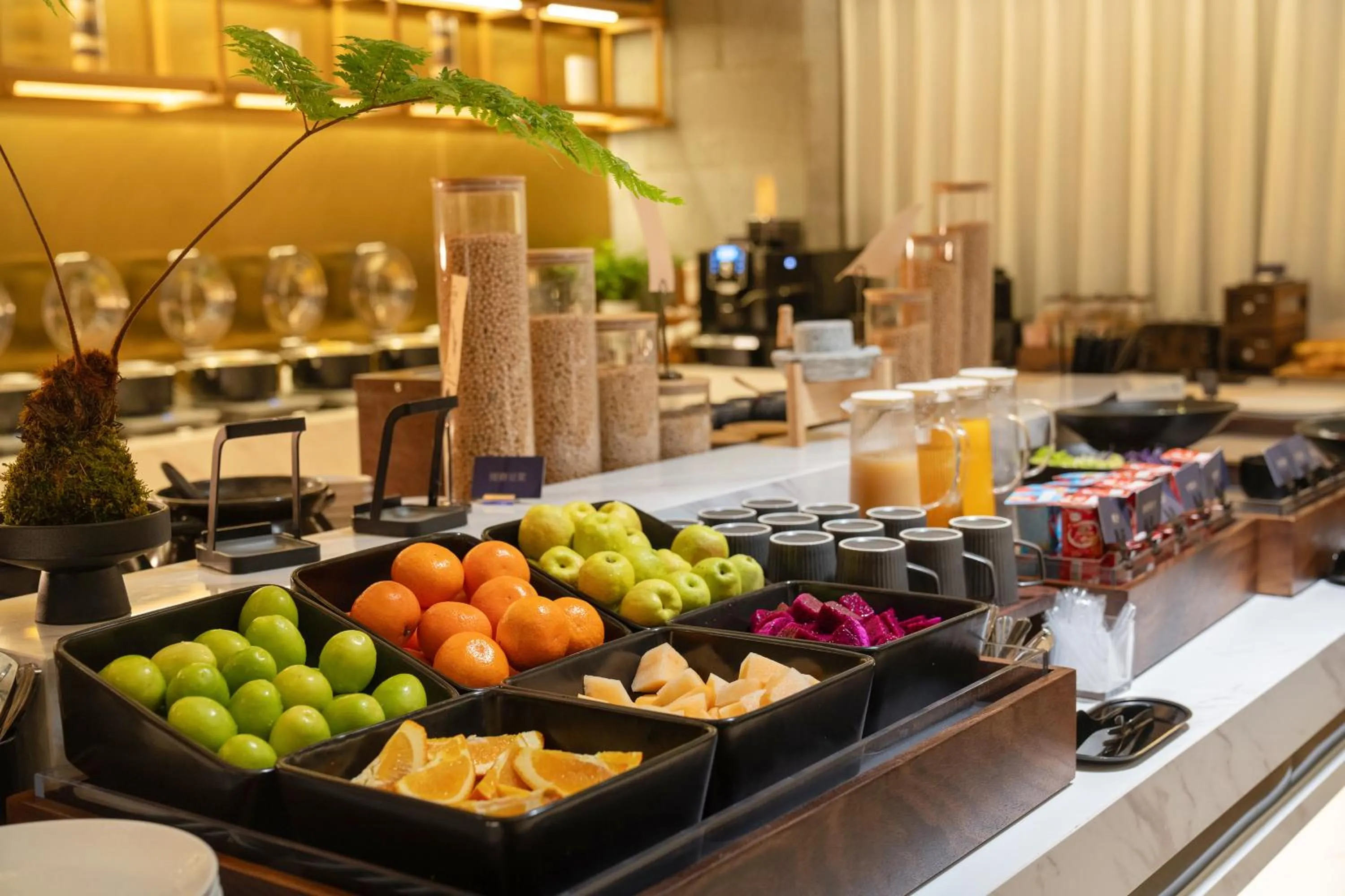 Buffet breakfast in 重庆西站站前广场亚朵酒店