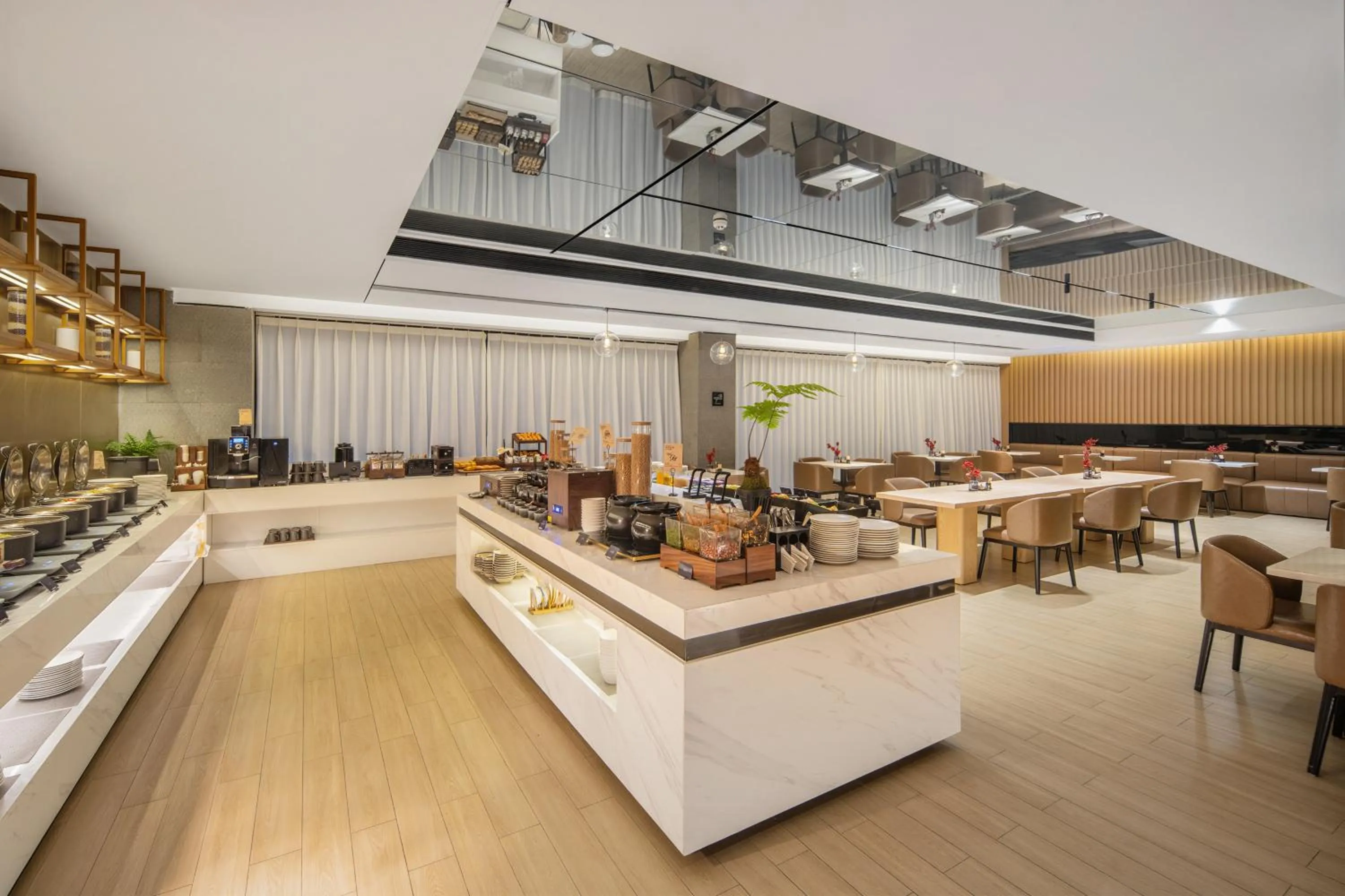 Restaurant/places to eat in 重庆西站站前广场亚朵酒店