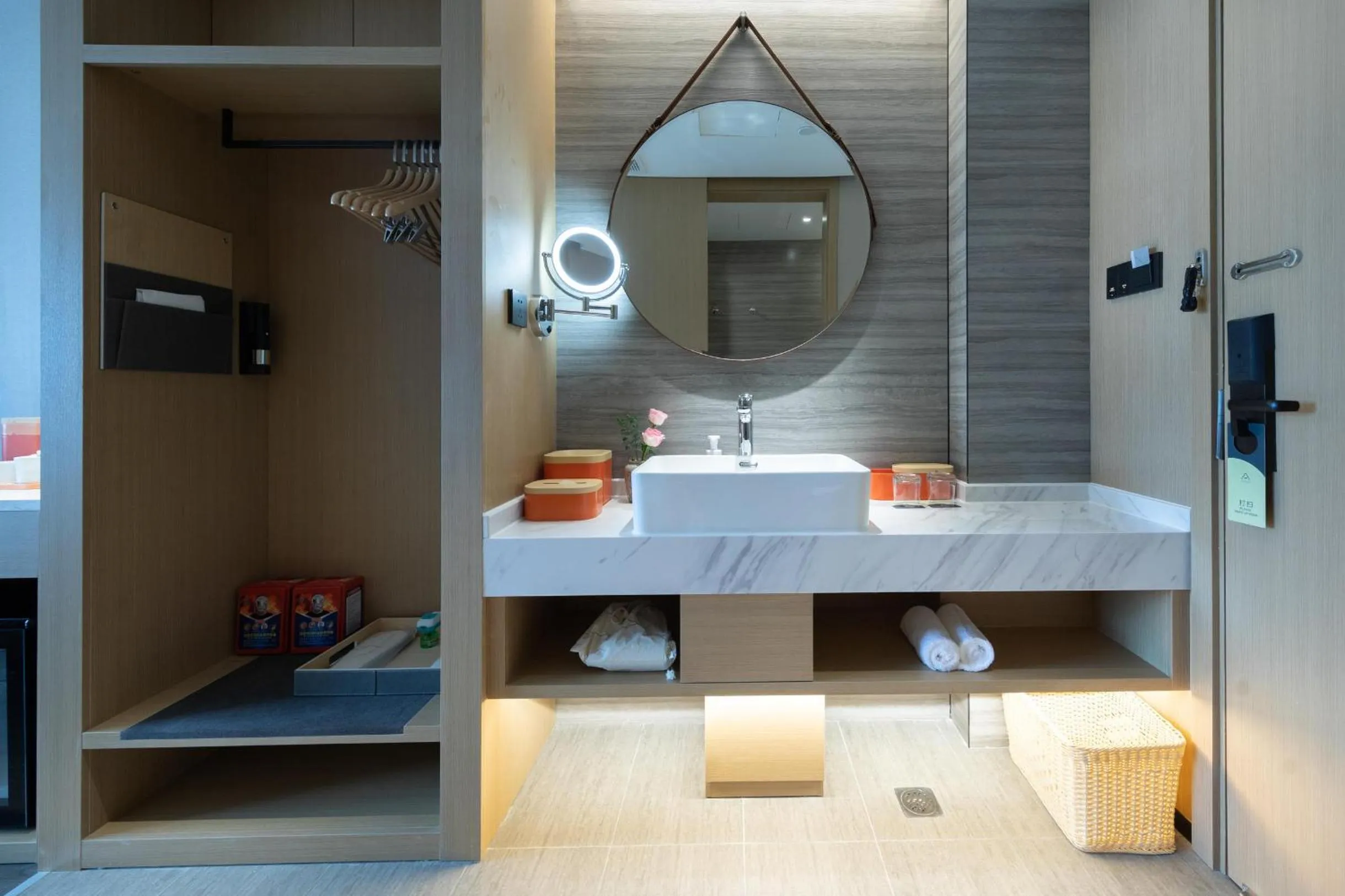 Chengdu Consulate Road, Sichuan University Wangjiang Campus Atour Hotel