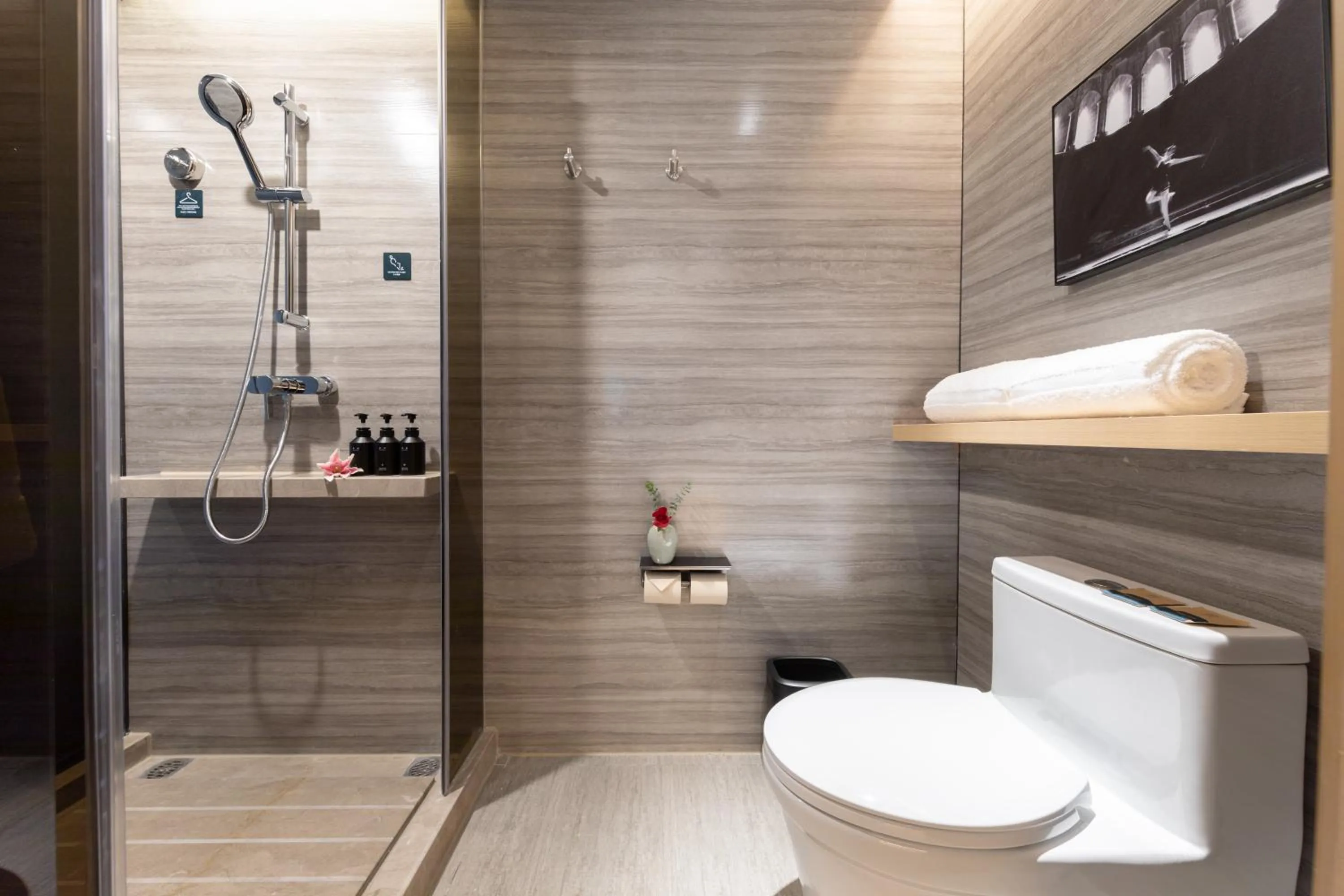 Chengdu Consulate Road, Sichuan University Wangjiang Campus Atour Hotel