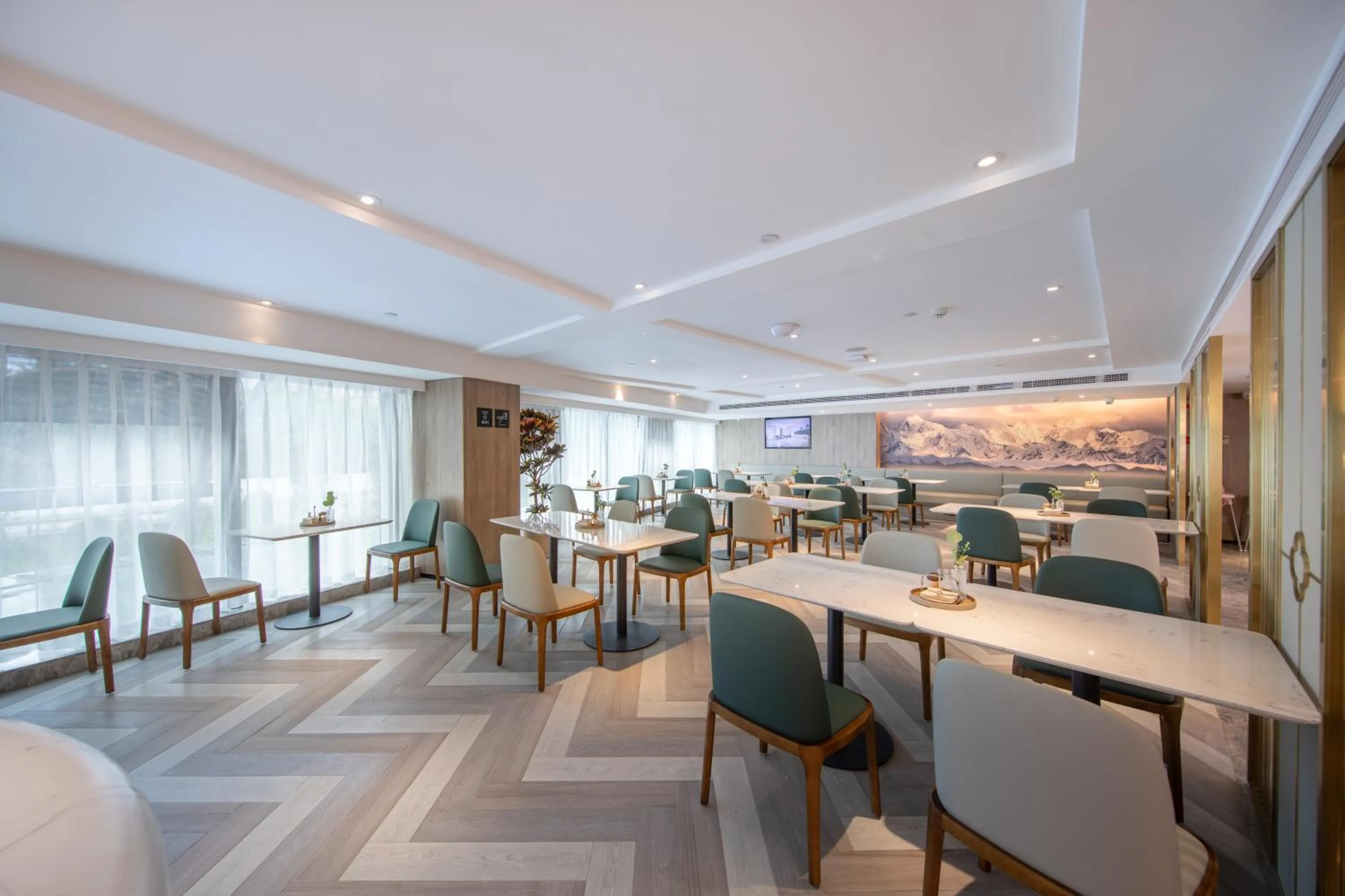 Restaurant/places to eat in Atour Hotel Meishan Government Affairs Center