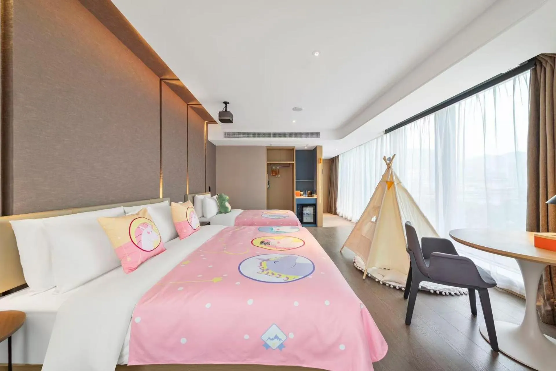 Photo of the whole room in Atour Hotel Ya an Era Street