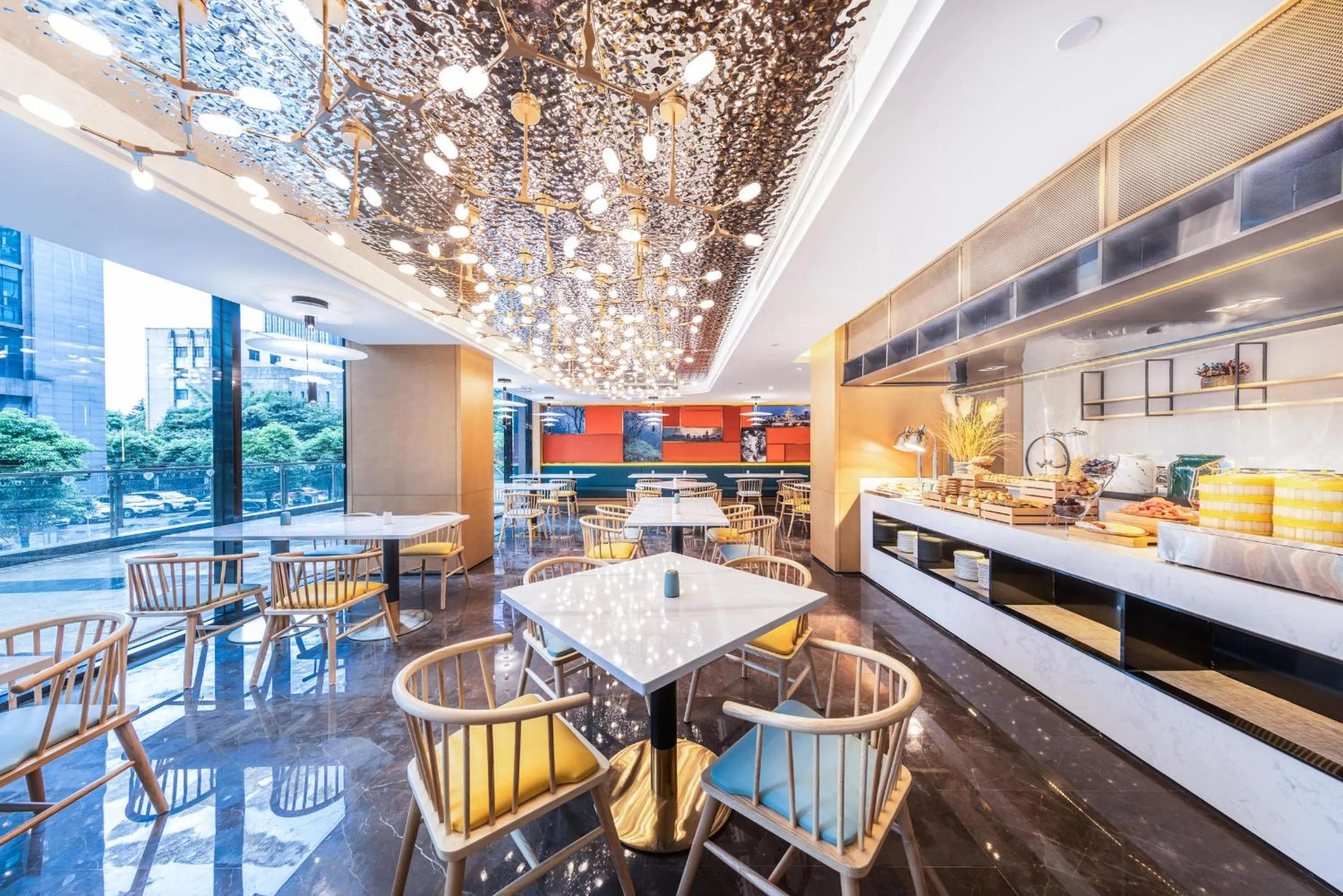 Atour Hotel Guiyang Guanshan Lake City Government