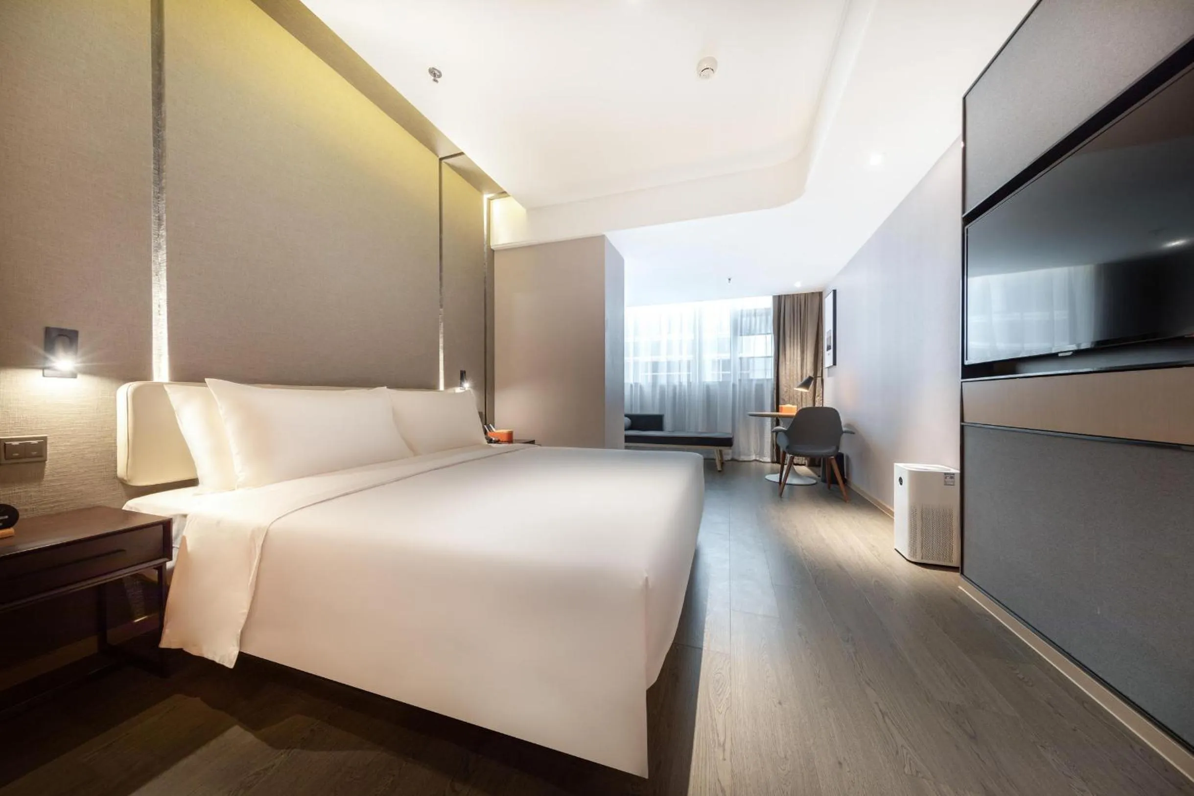 Photo of the whole room, Bed in Atour Hotel Kunming Economic Development Zone