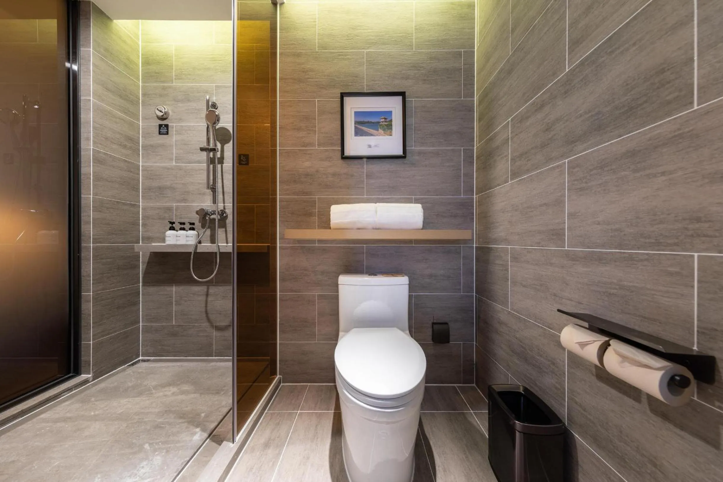 Toilet in Atour Hotel Kunming Economic Development Zone