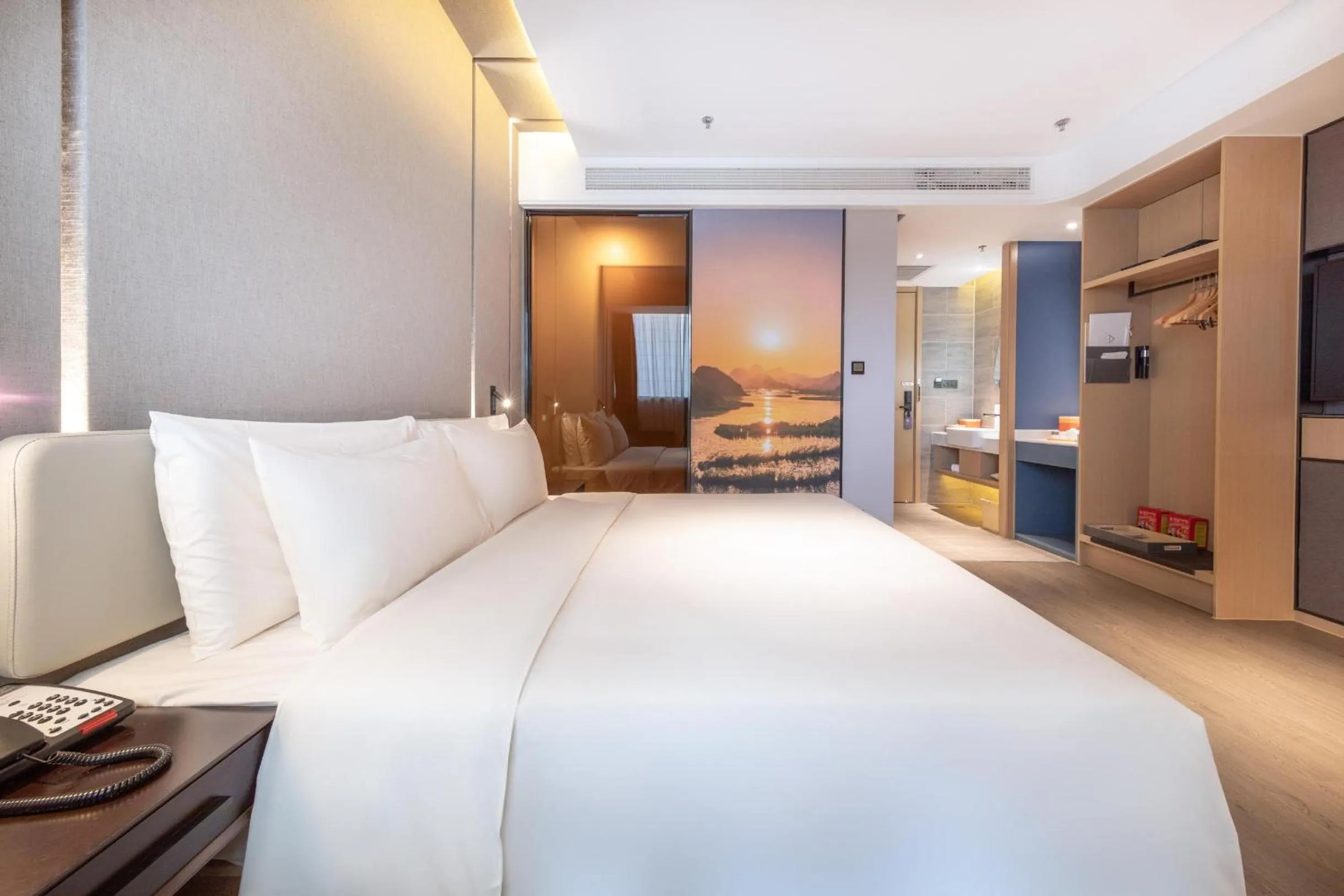 Photo of the whole room, Bed in Atour Hotel Kunming Economic Development Zone