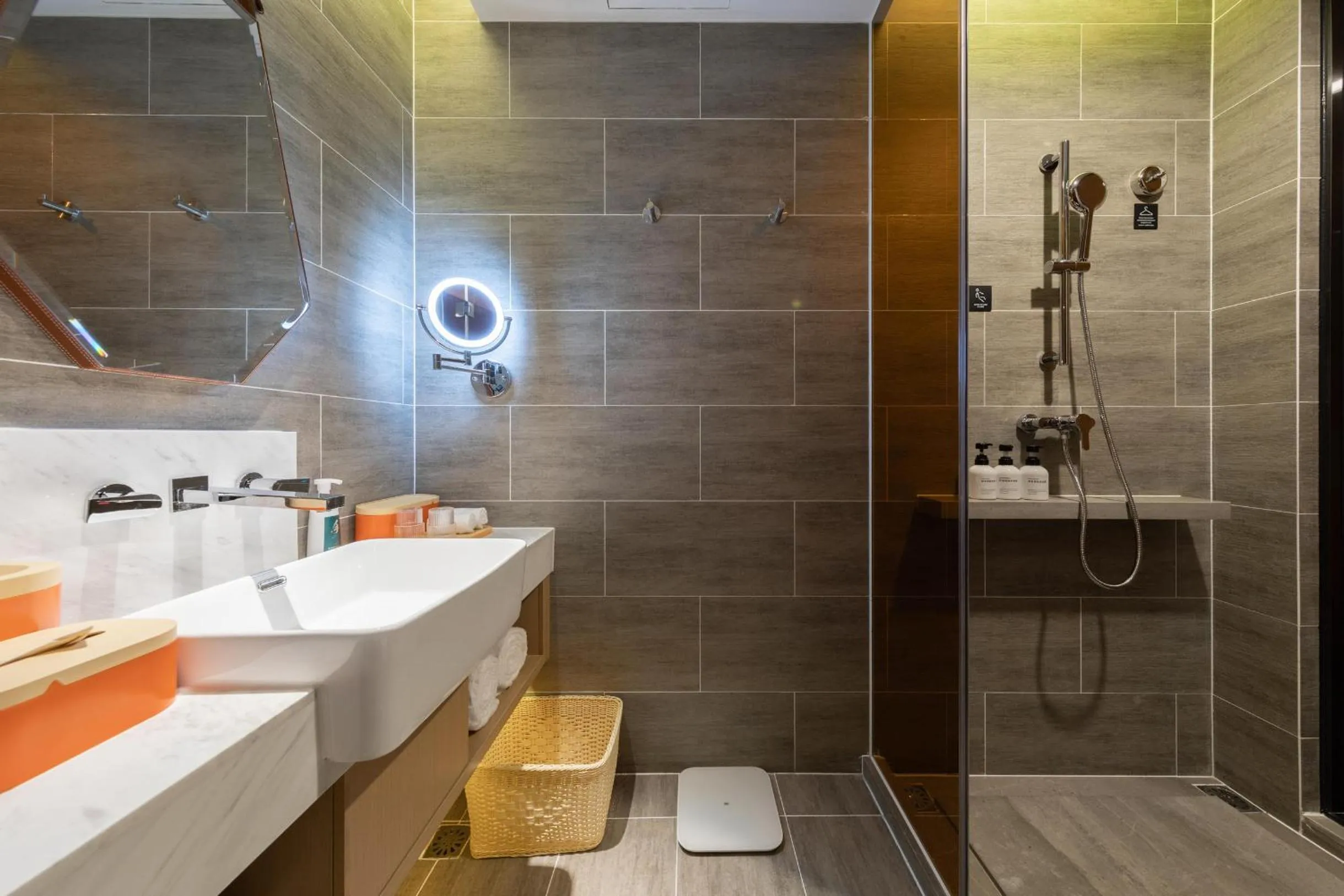 Shower in Atour Hotel Kunming Economic Development Zone