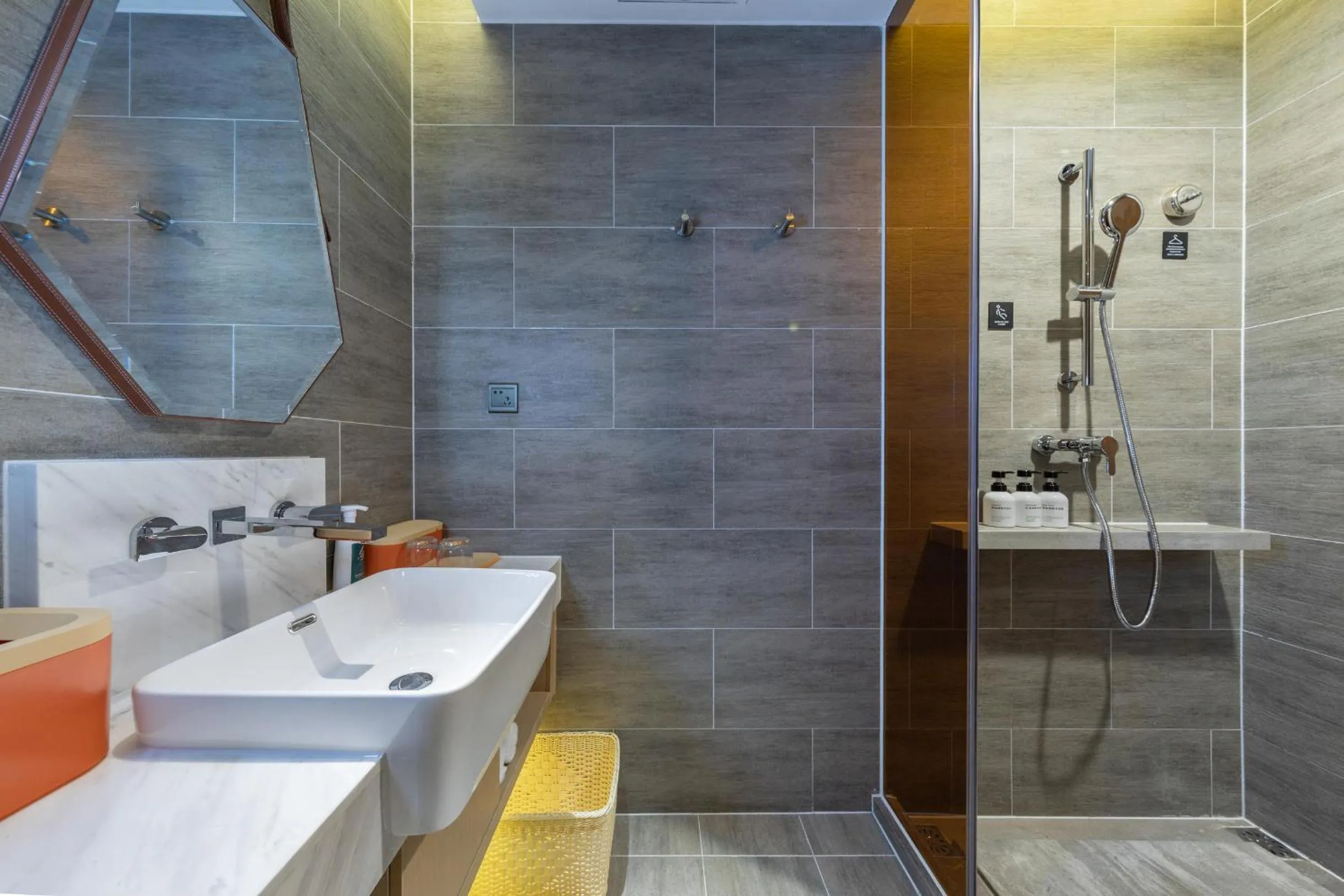 Bathroom in Atour Hotel Kunming Economic Development Zone