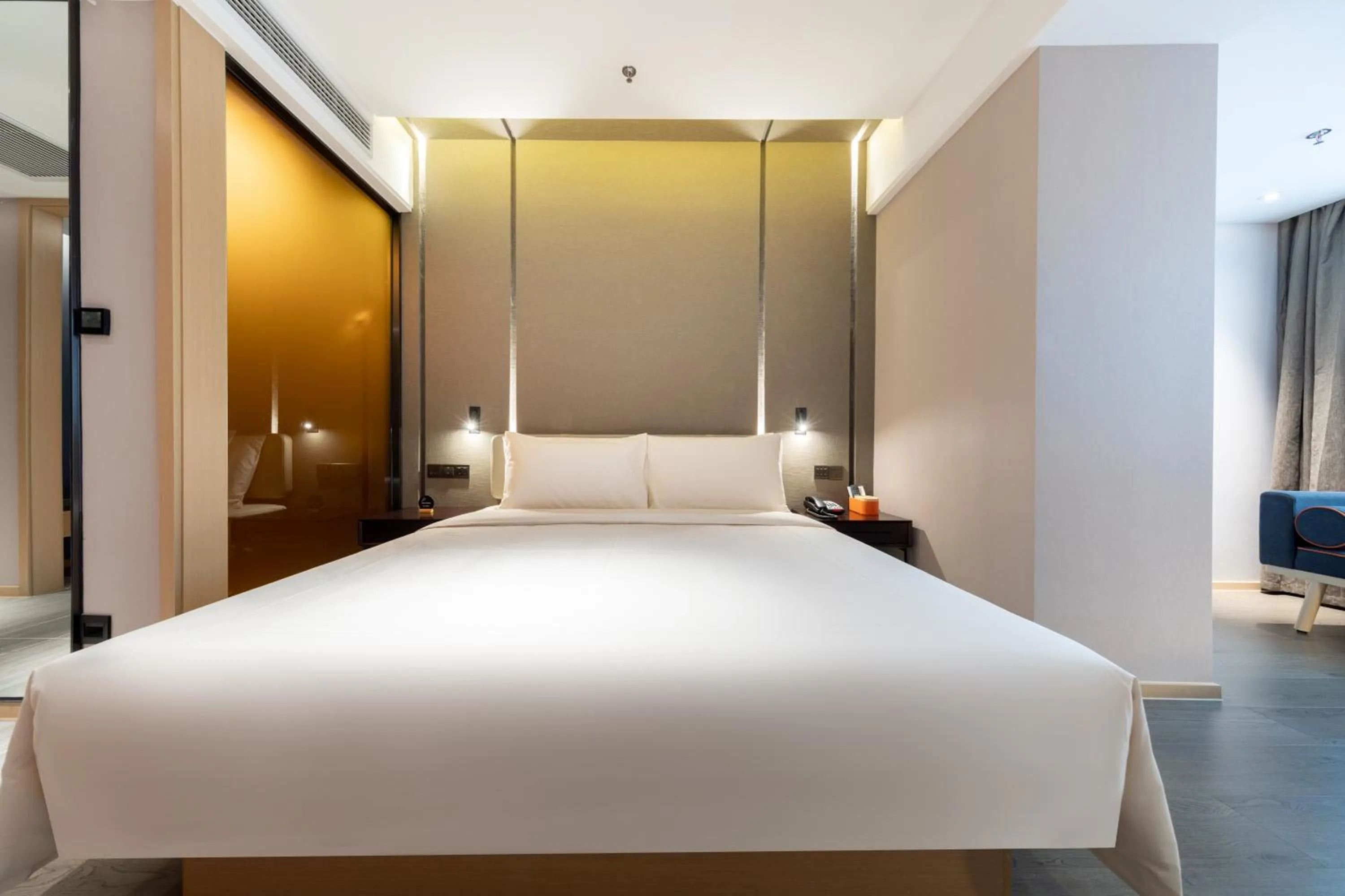 Patio, Bed in Atour Hotel Kunming Economic Development Zone