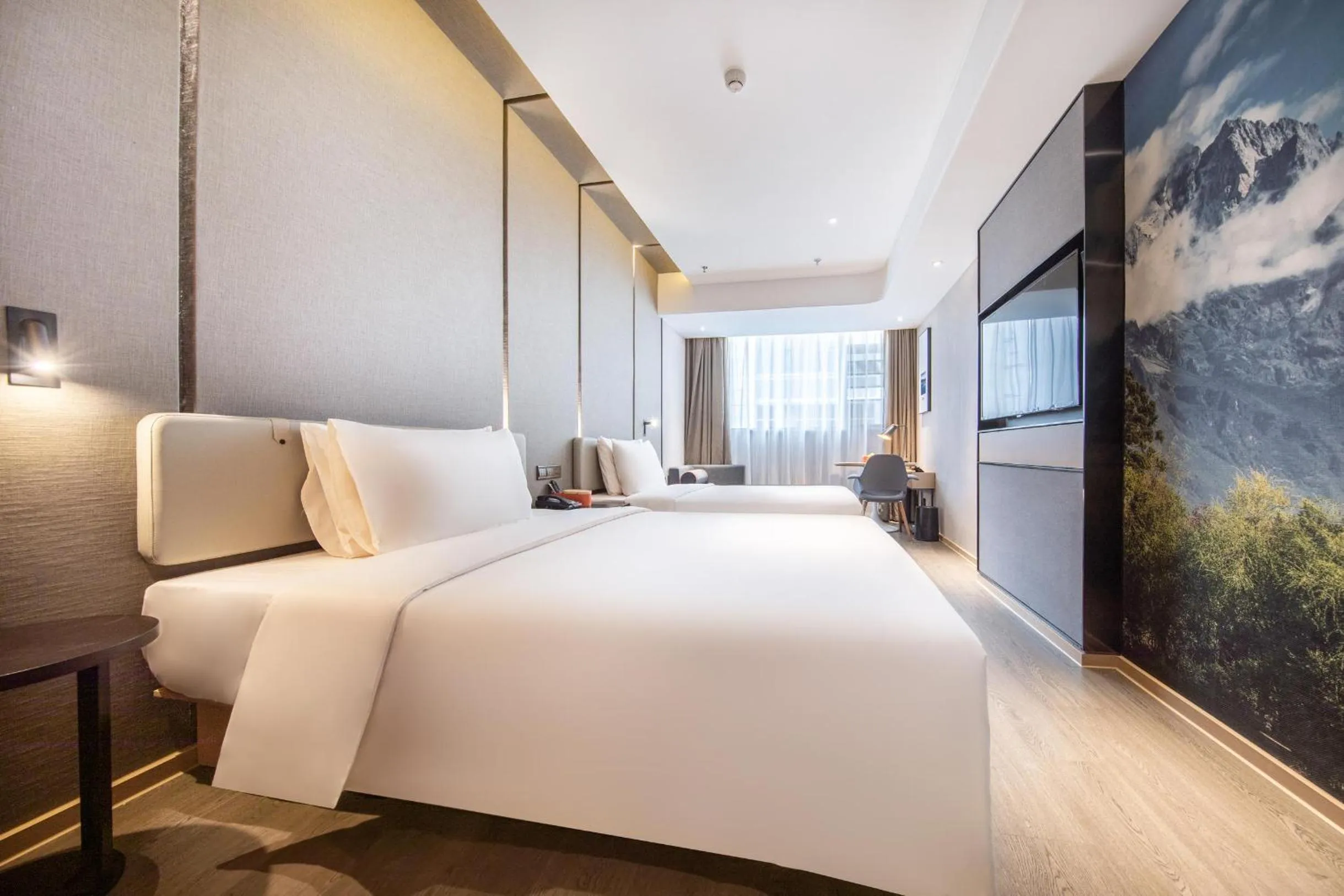 Photo of the whole room, Bed in Atour Hotel Kunming Economic Development Zone