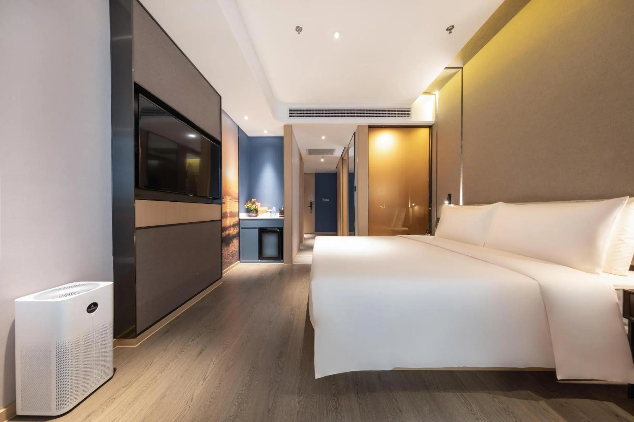 Photo of the whole room, Bed in Atour Hotel Kunming Economic Development Zone