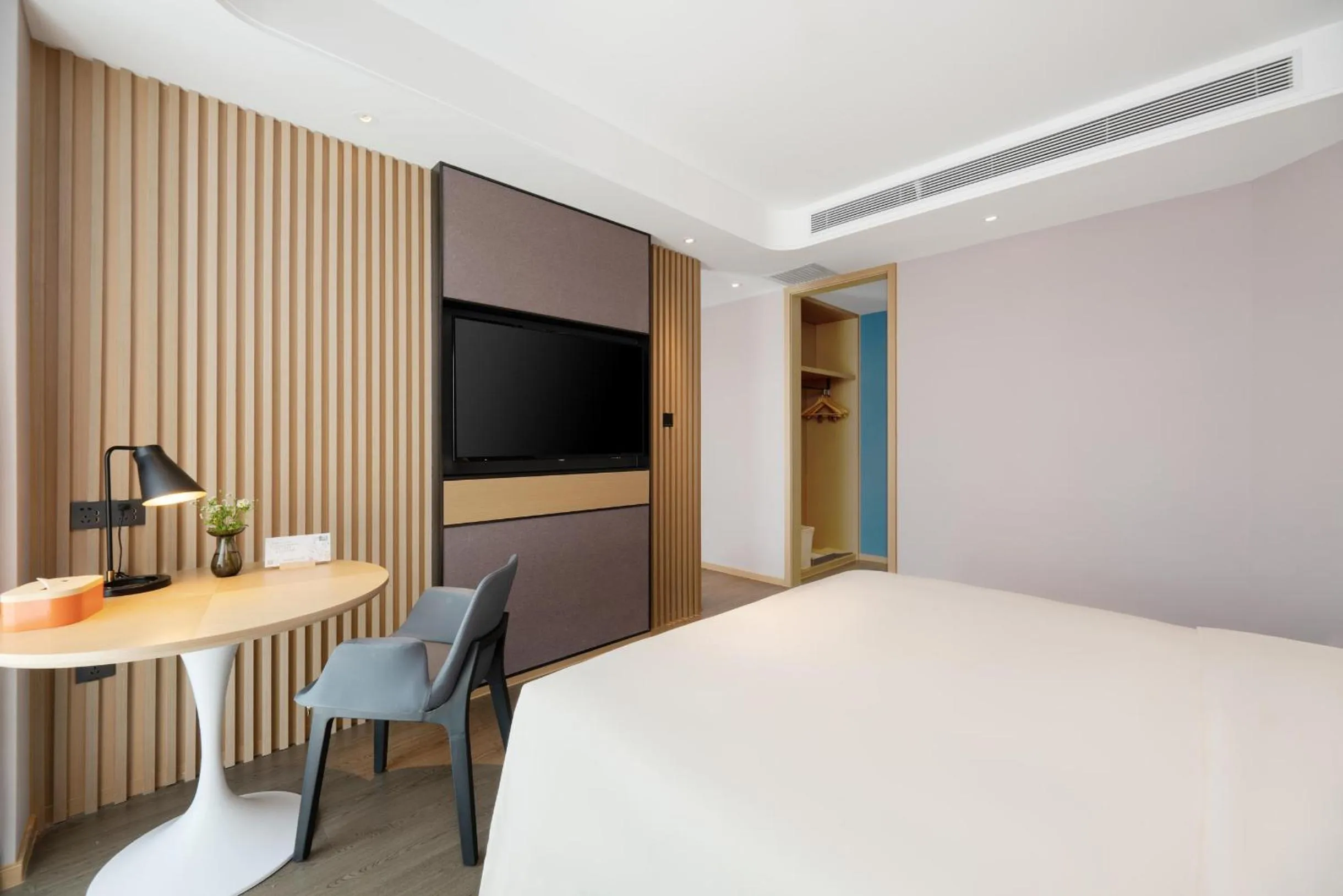 Bed in Atour Hotel Lanzhou Xiguan Zhangye Road Pedestrian Street