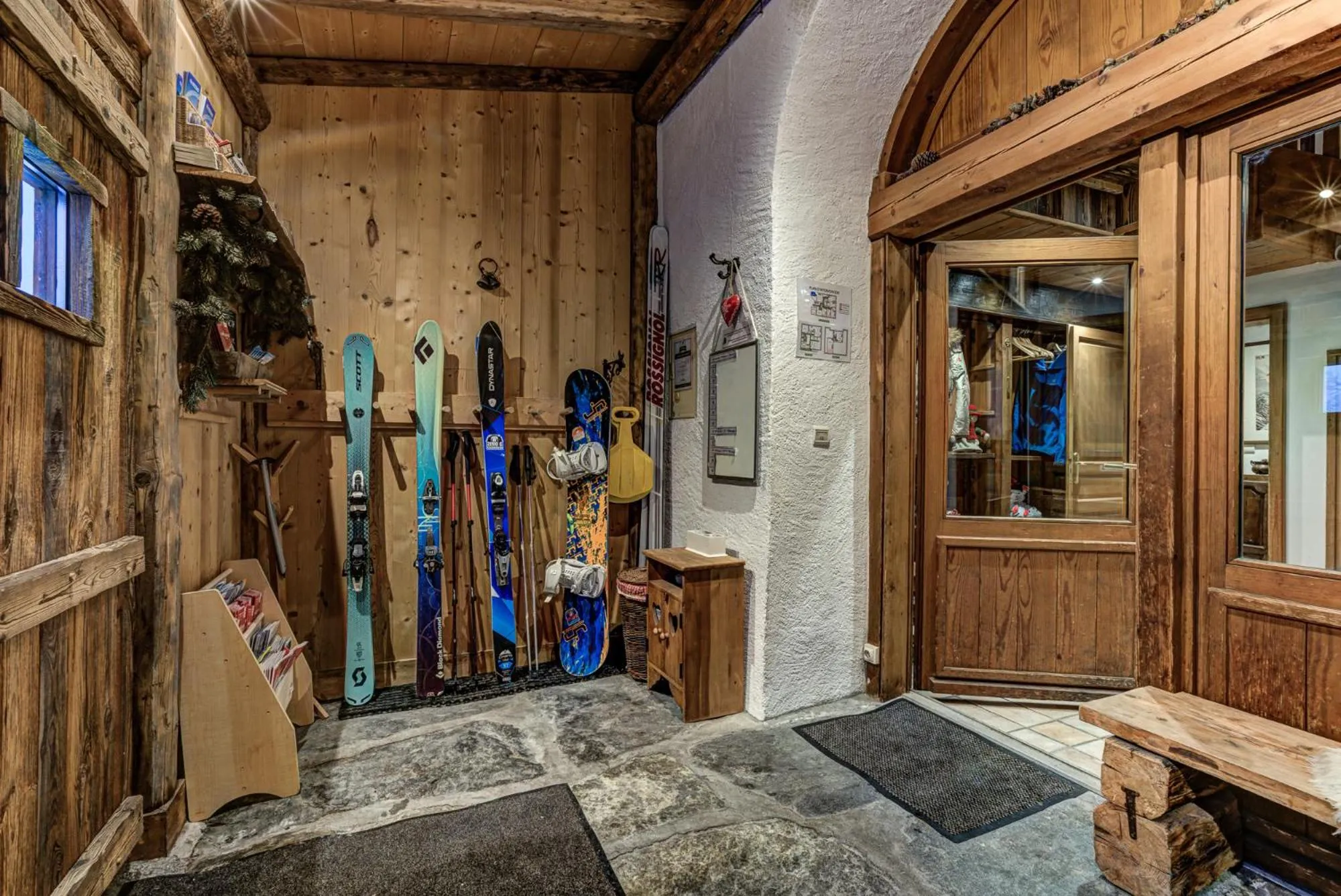 Facade/entrance in Chalet Tissières