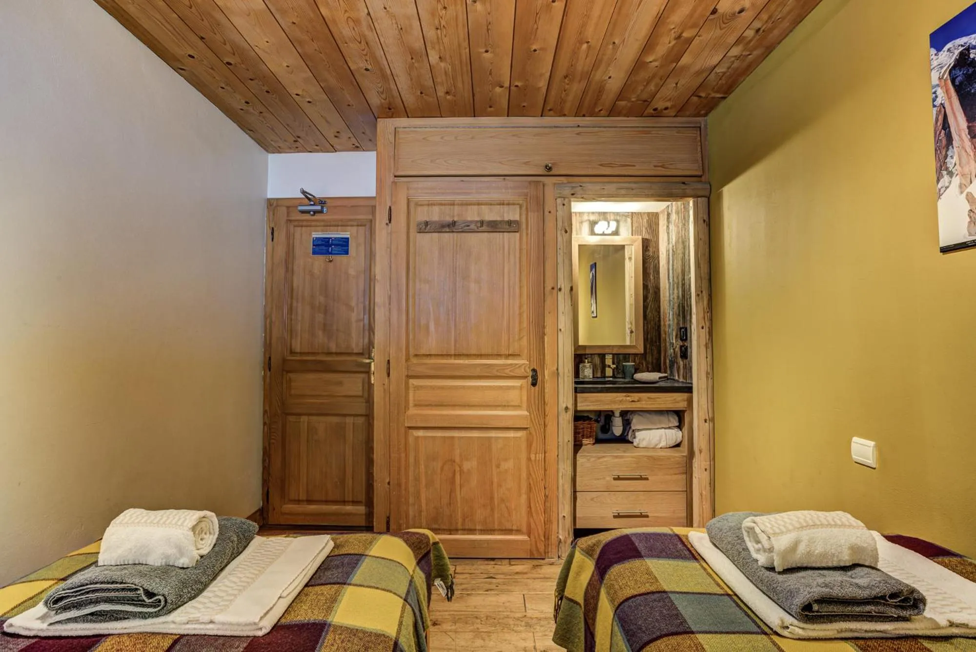 Bedroom, Bed in Chalet Tissières
