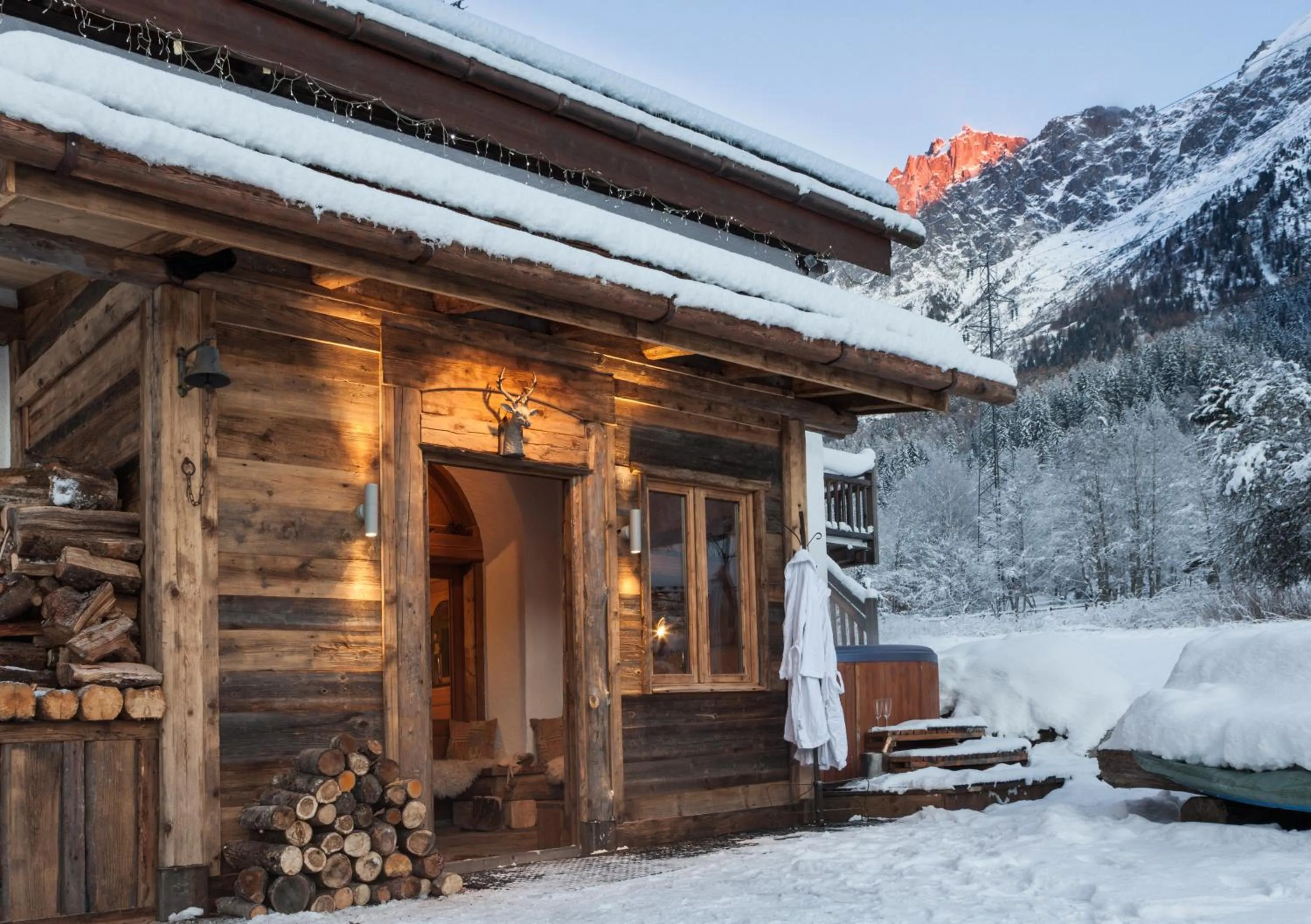 Facade/entrance in Chalet Tissières