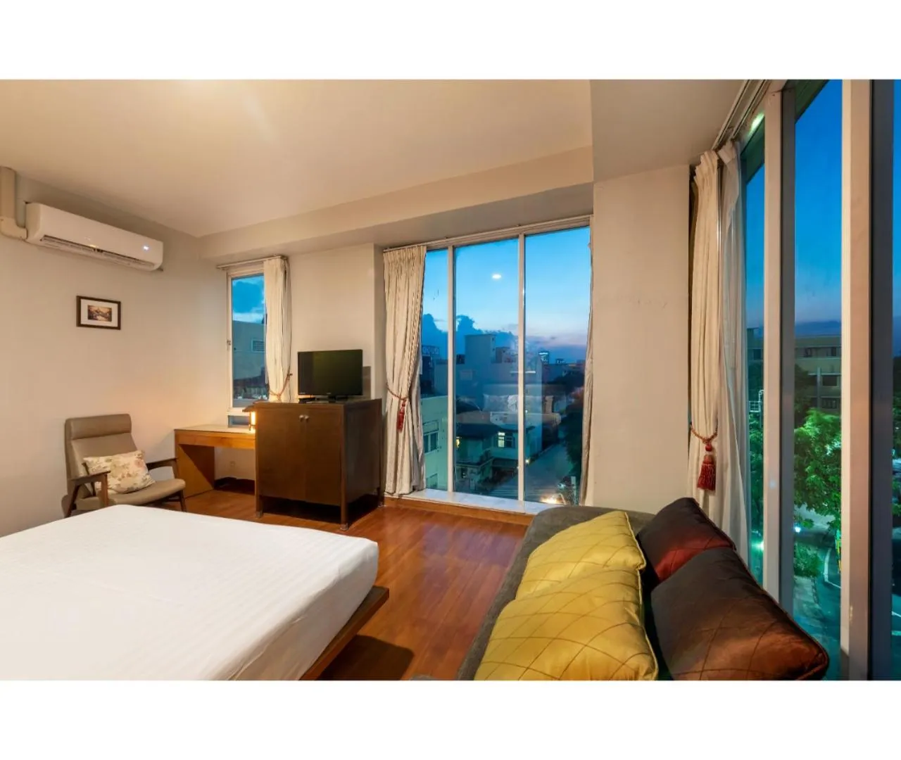 Photo of the whole room, Bed in Dinso Home Boutique