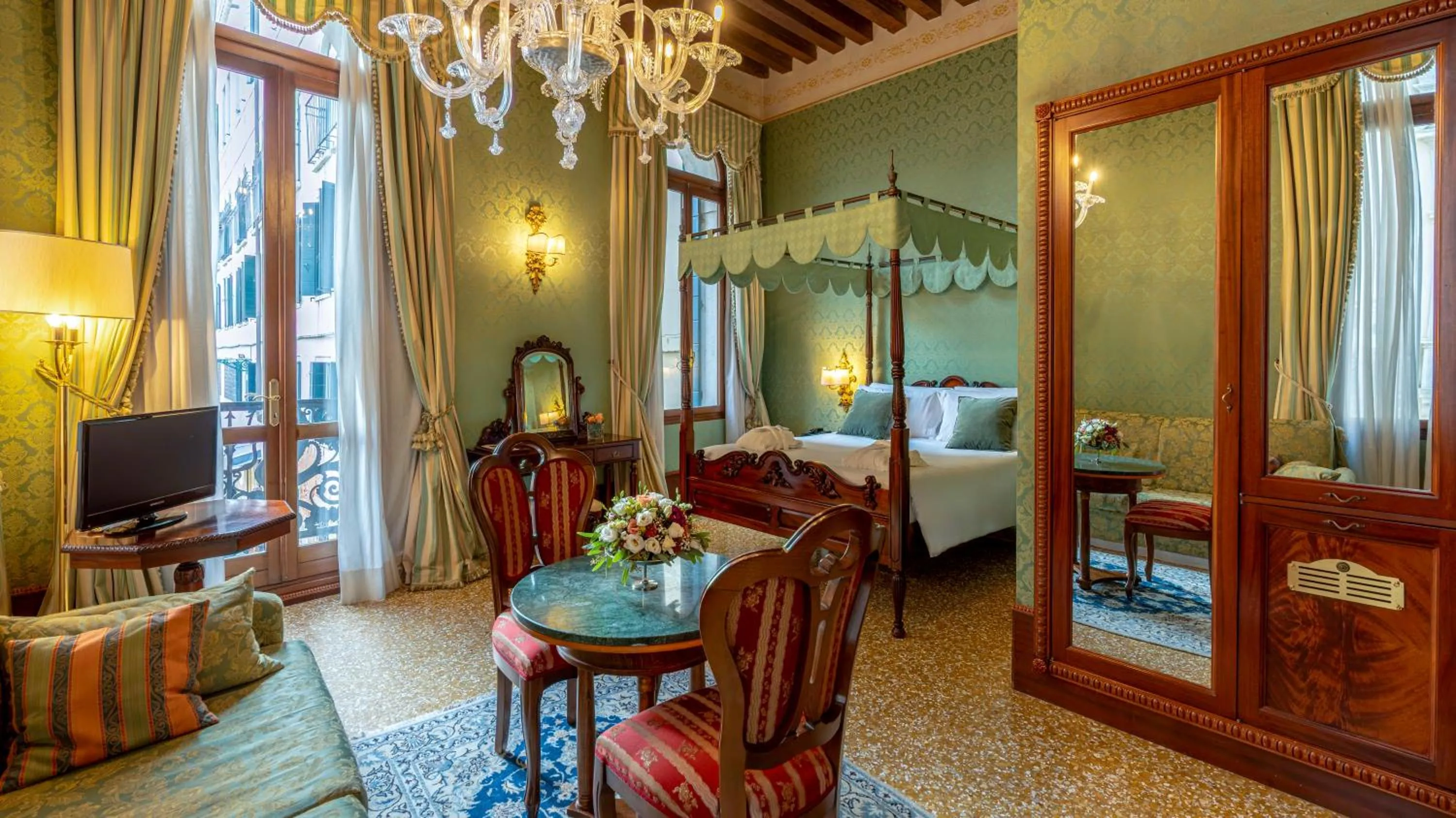 Bedroom in Hotel Al Ponte Dei Sospiri