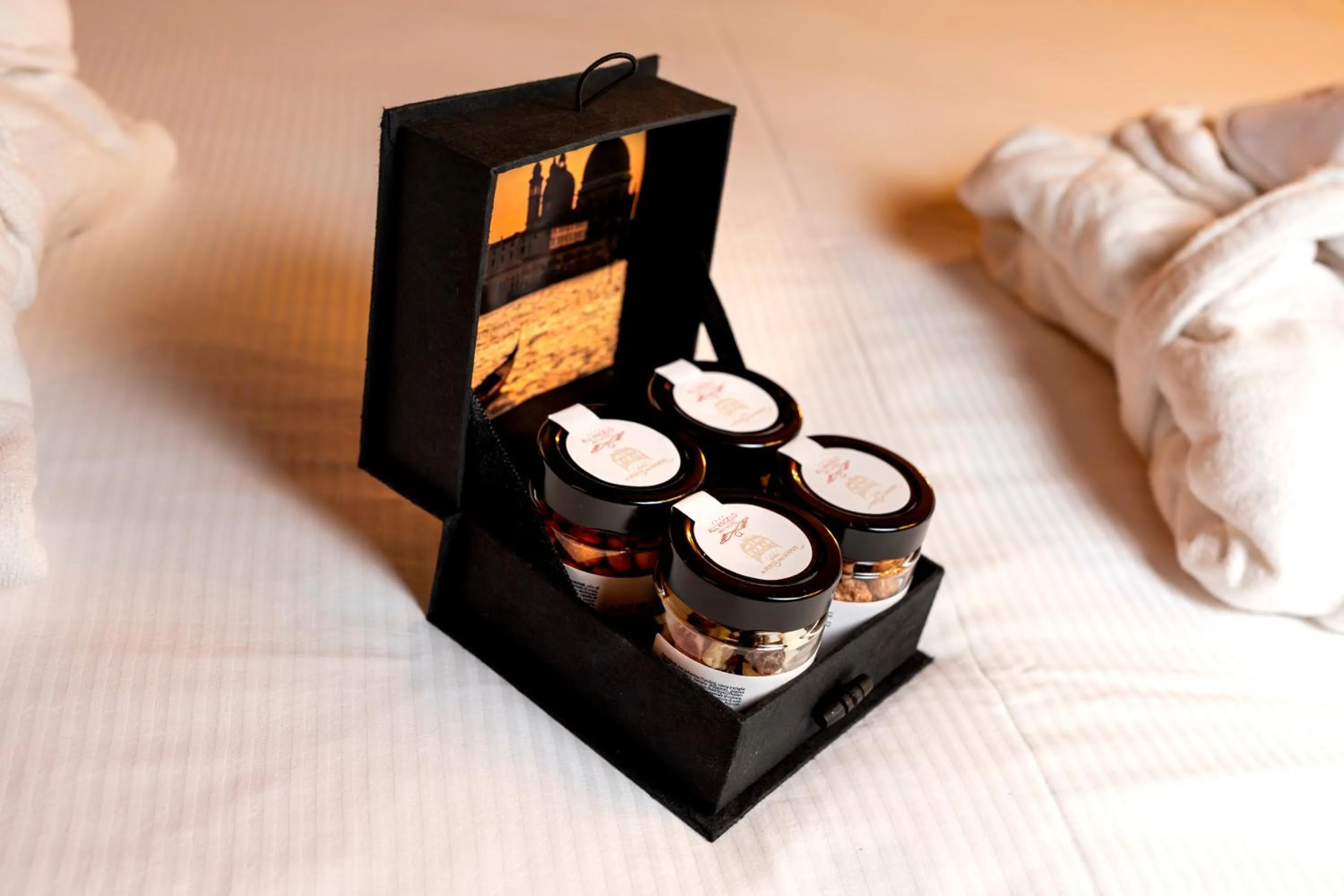 Decorative detail, Bed in Hotel Al Ponte Dei Sospiri