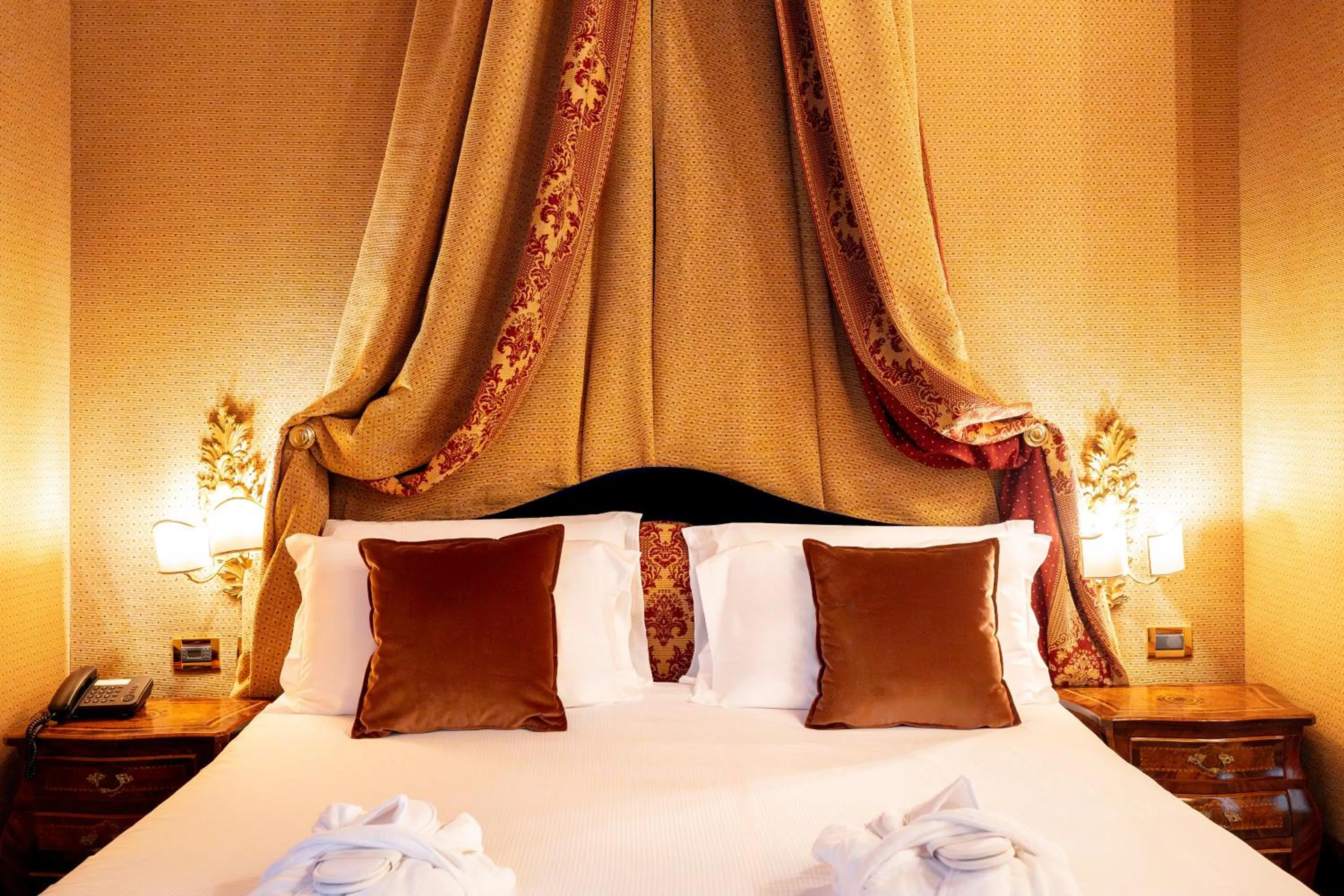 Bedroom, Bed in Hotel Al Ponte Dei Sospiri