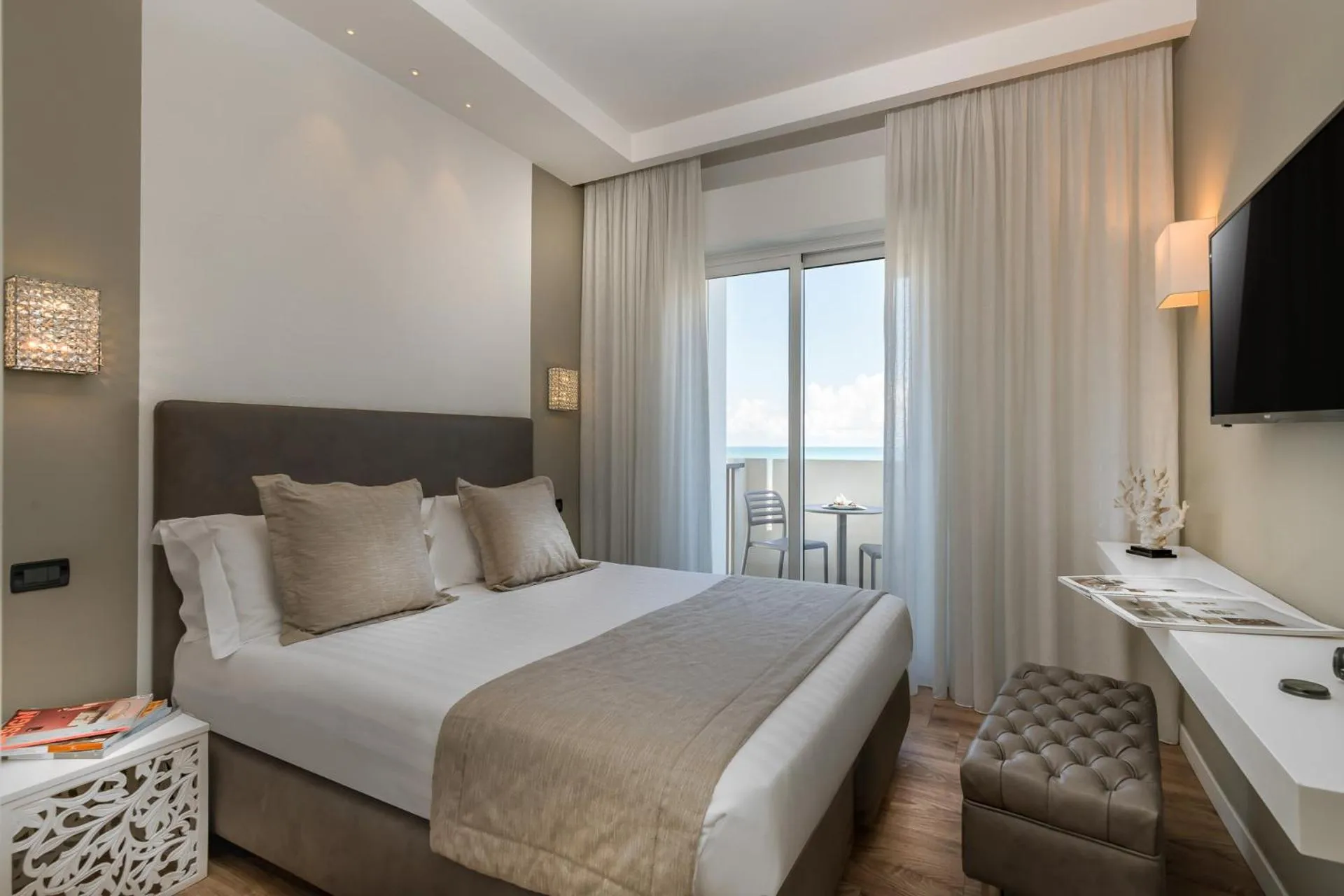 Photo of the whole room, Bed in Litoraneo Suite Hotel