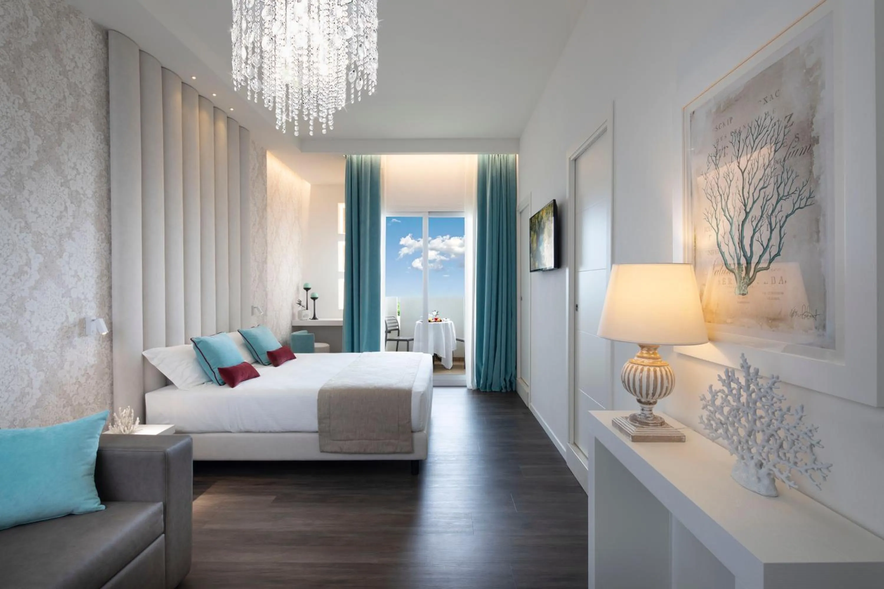 Photo of the whole room, Bed in Litoraneo Suite Hotel