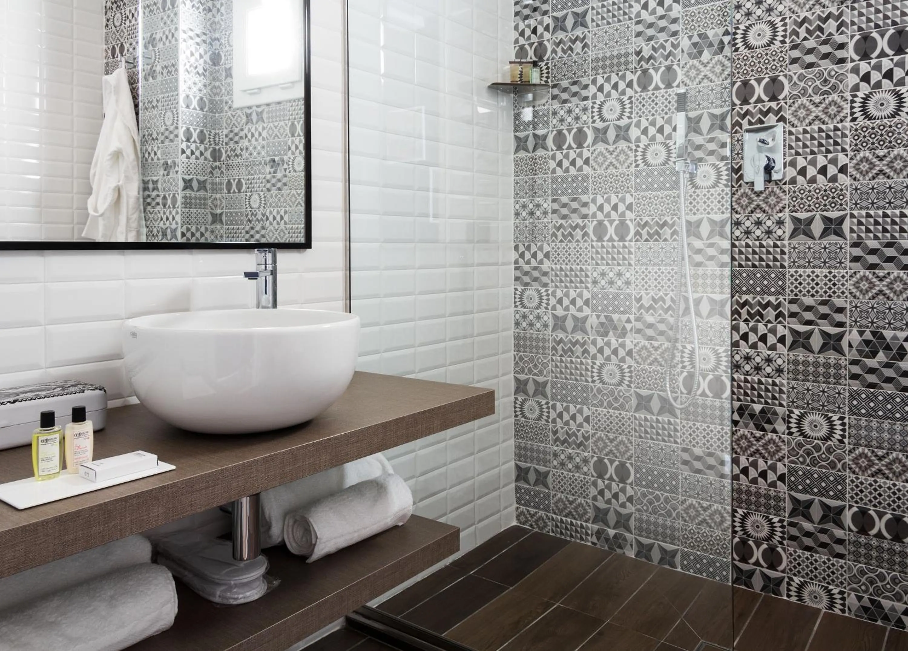 Shower in Litoraneo Suite Hotel