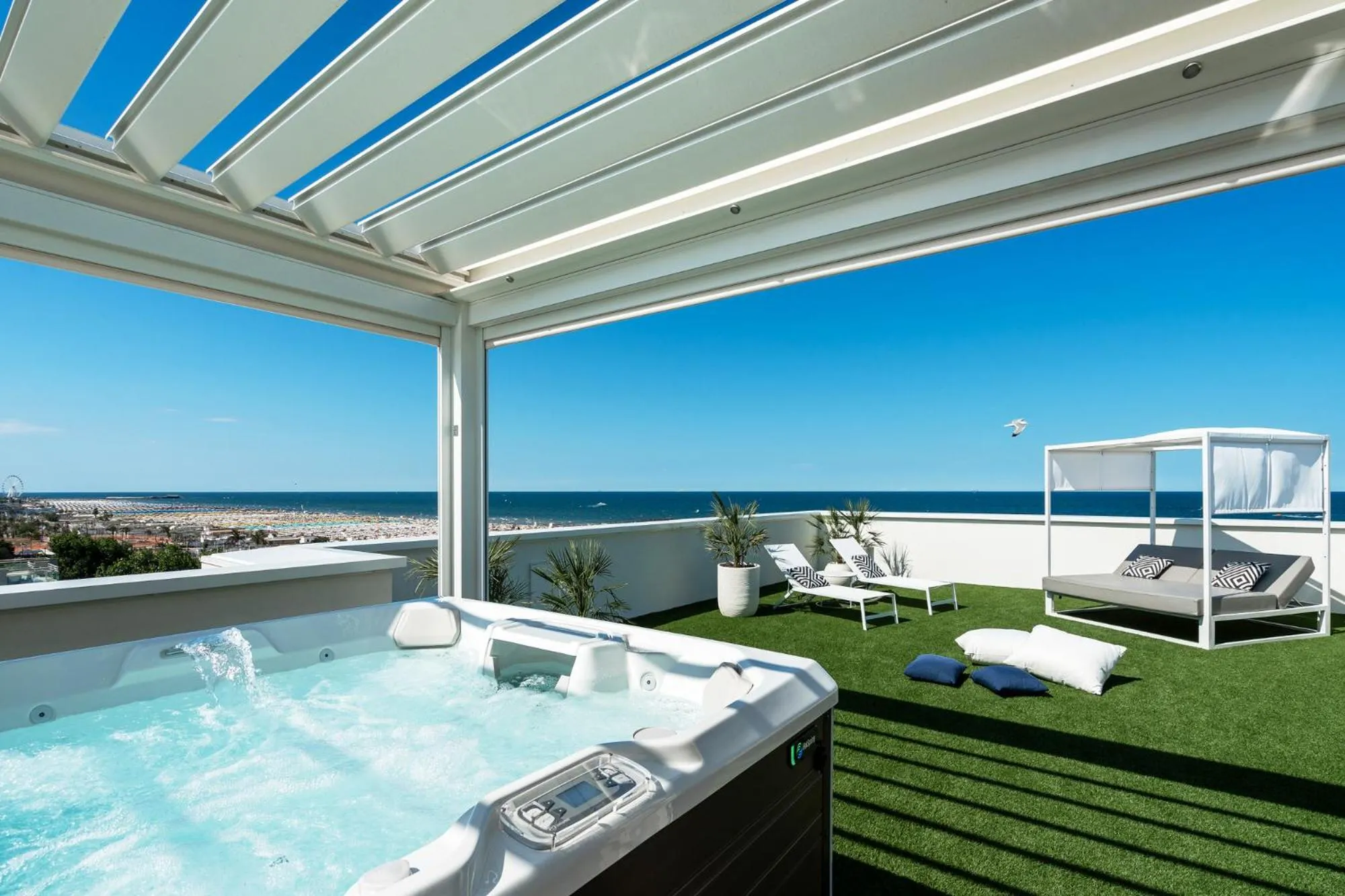 Hot Tub in Litoraneo Suite Hotel