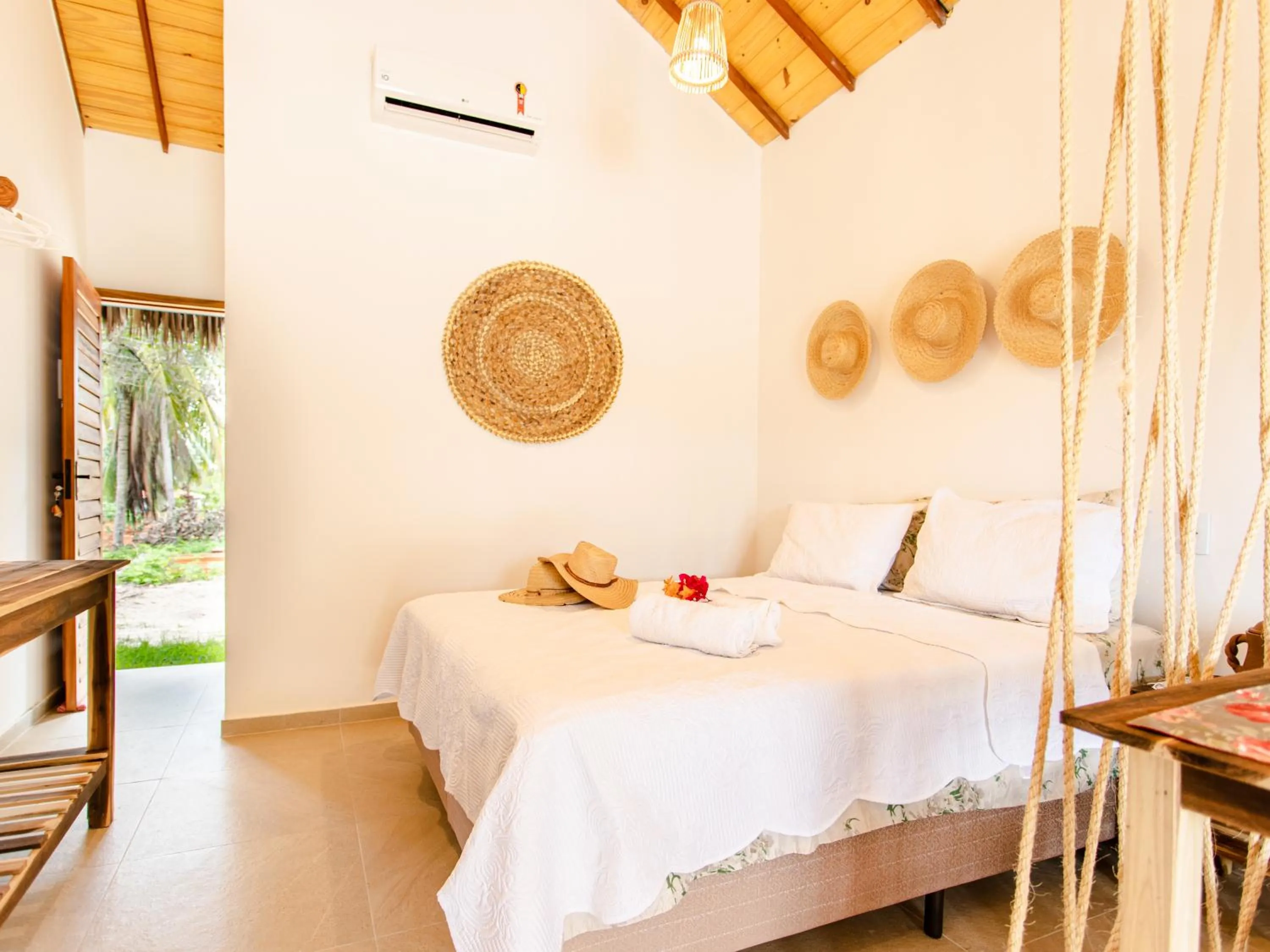 Photo of the whole room, Bed in Chalés Caminho dos Ventos em Barrinha de Baixo, CE, 9km do Preá