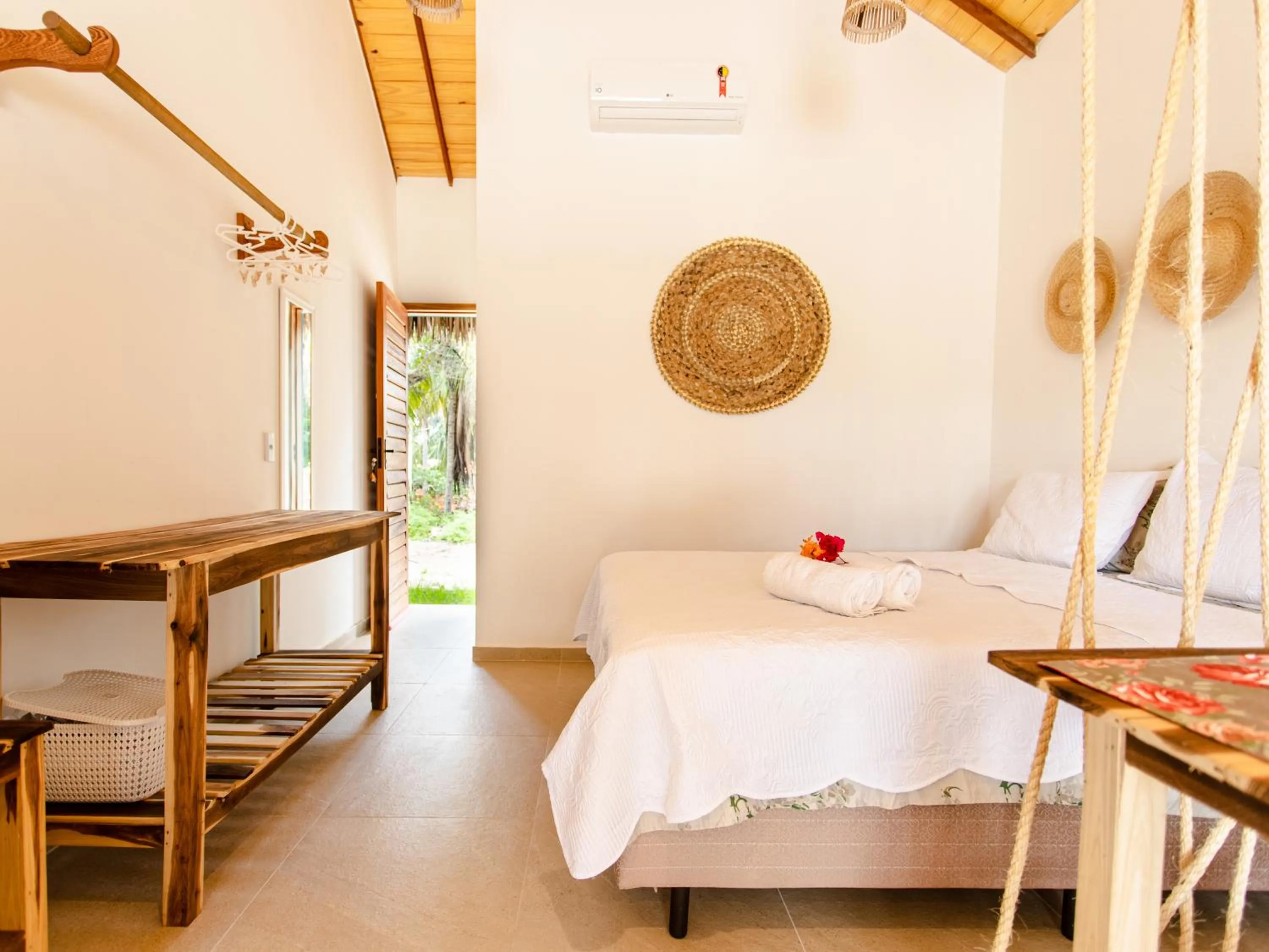 Photo of the whole room, Bed in Chalés Caminho dos Ventos em Barrinha de Baixo, CE, 9km do Preá