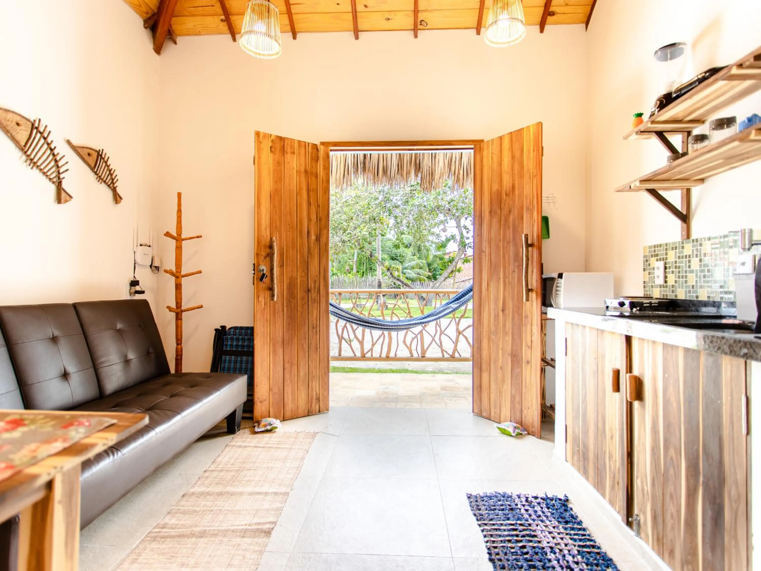 Kitchen or kitchenette in Chalés Caminho dos Ventos em Barrinha de Baixo, CE, 9km do Preá