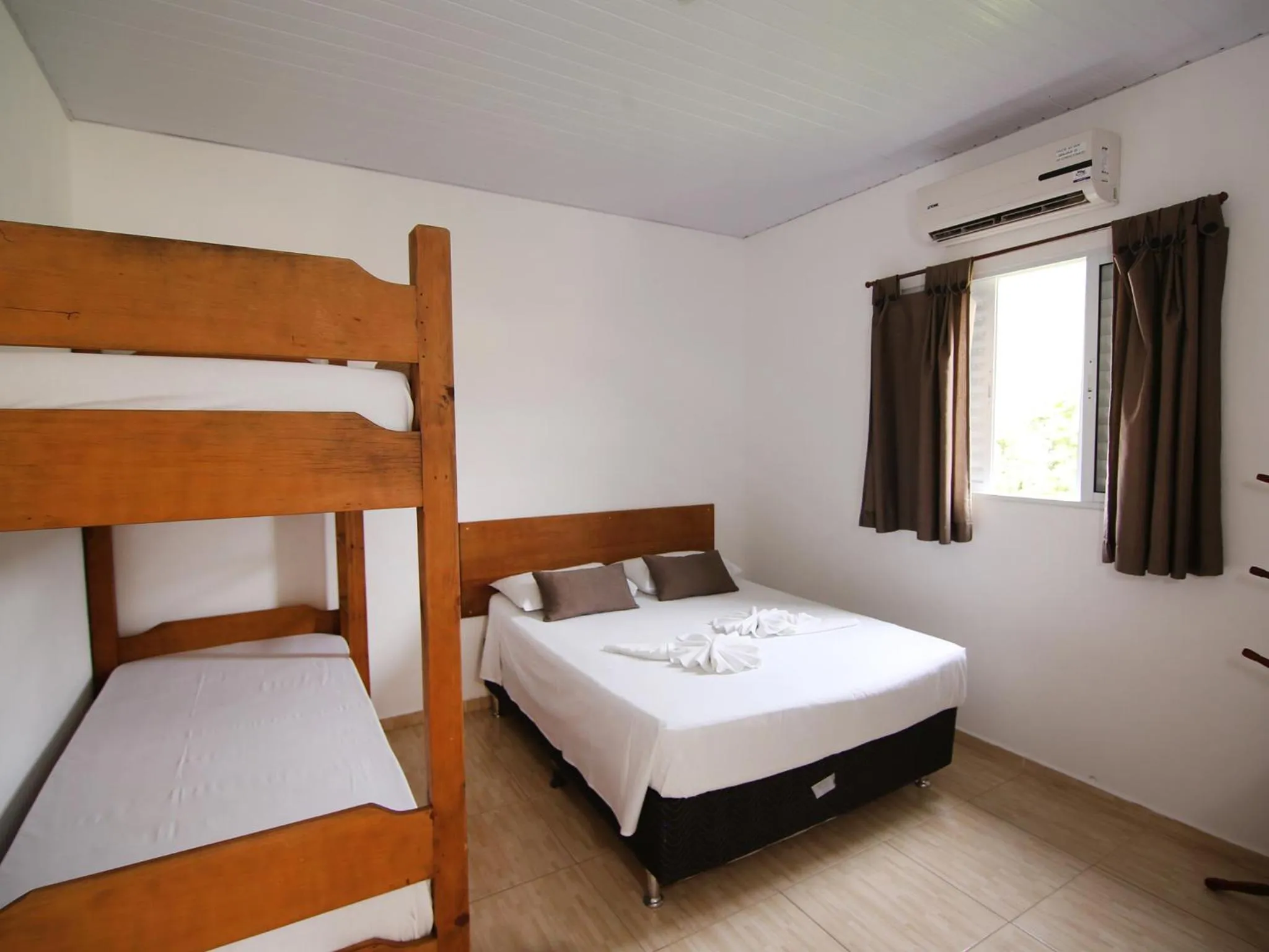 Photo of the whole room, Bed in Pousada Vale da Montanha