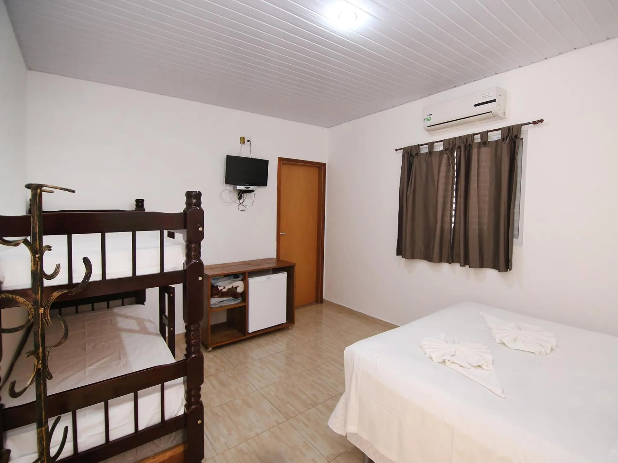 Photo of the whole room, Bed in Pousada Vale da Montanha