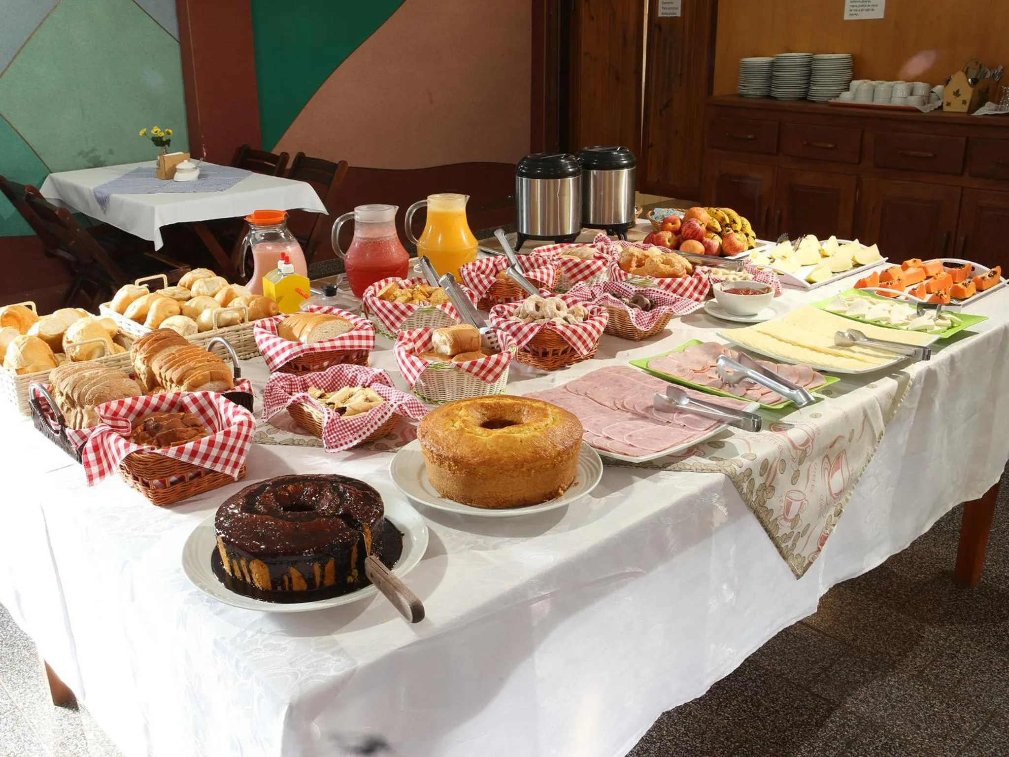 Buffet breakfast in Pousada Vale da Montanha