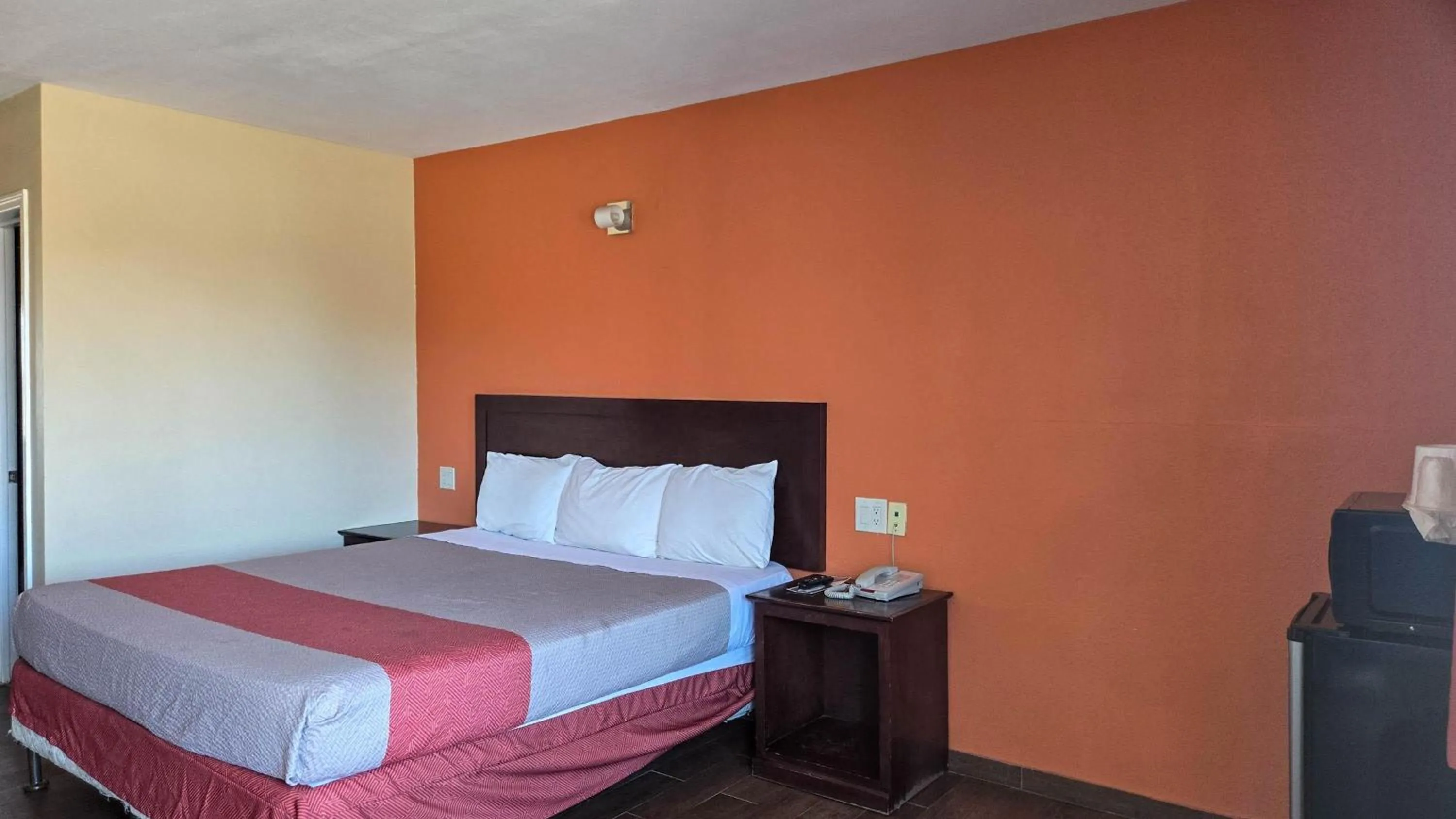 Bedroom, Bed in Motel 6-Blythe, CA - South