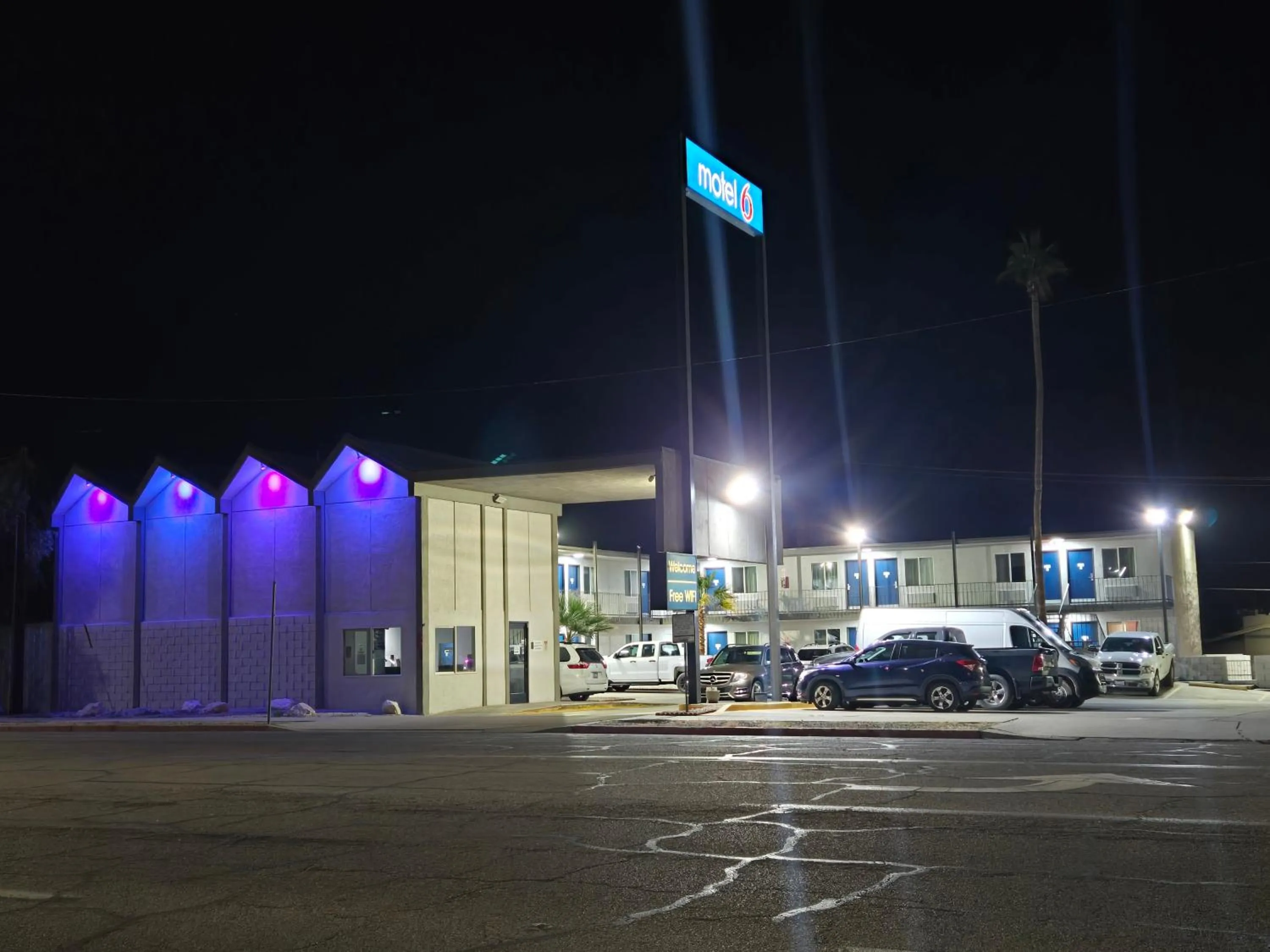 Property building in Motel 6-Blythe, CA - South