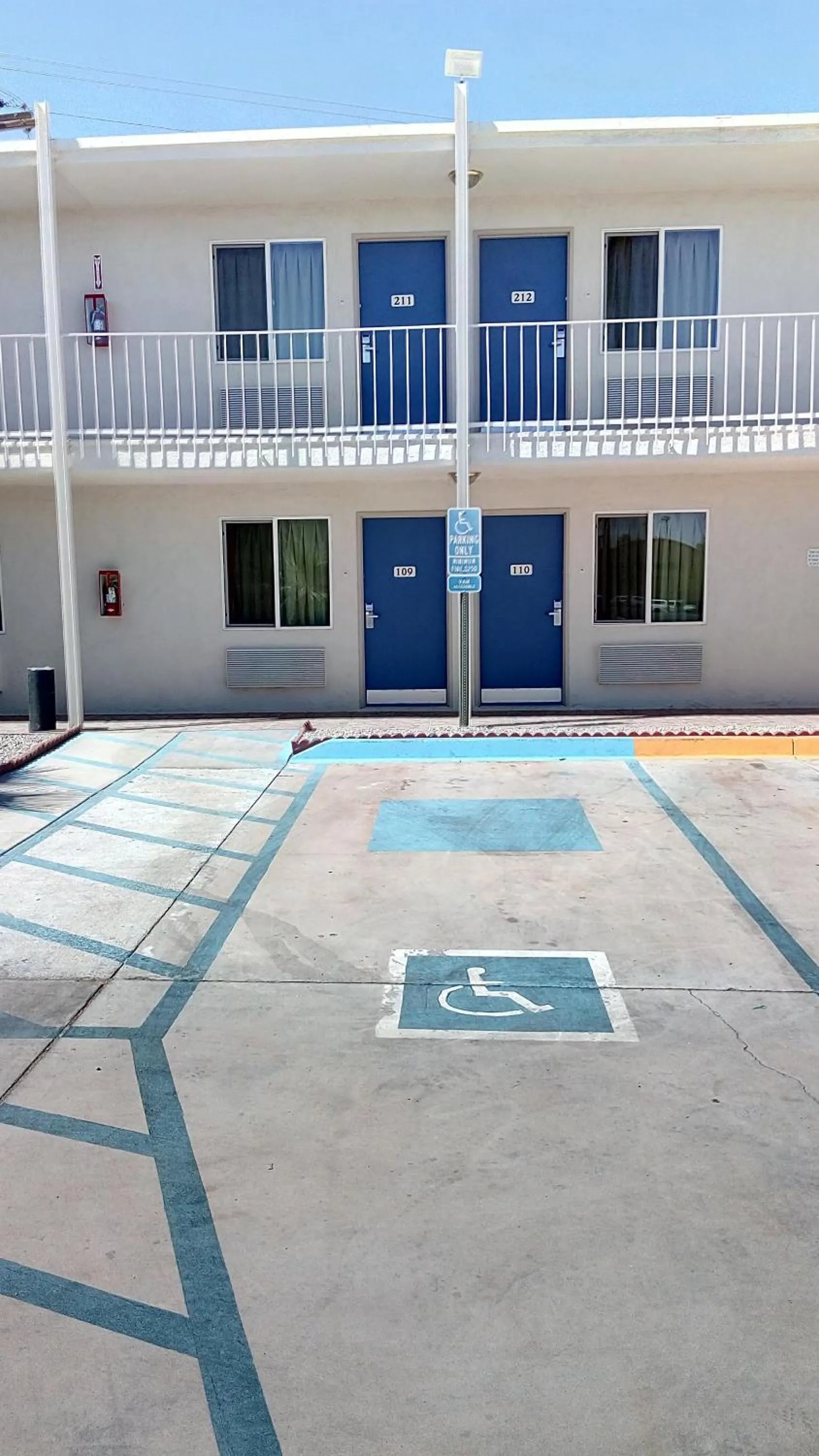 Property building in Motel 6-Blythe, CA - South