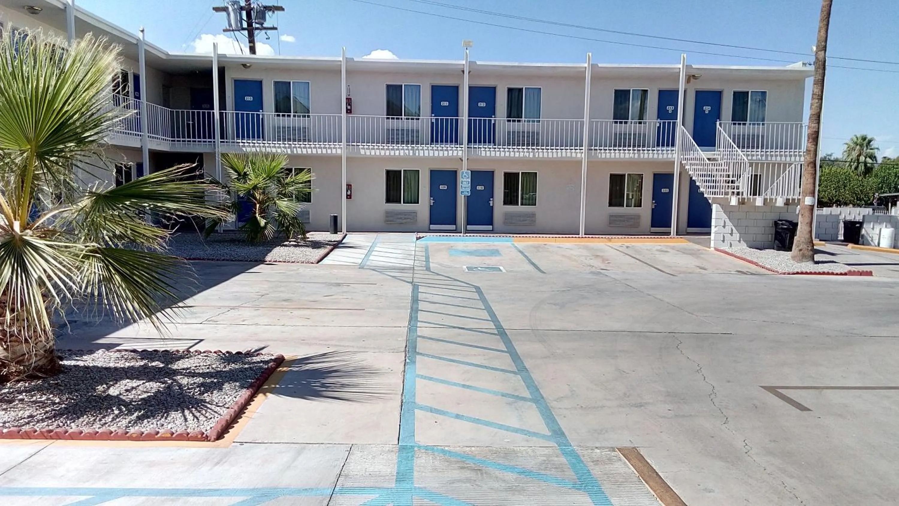 Property building in Motel 6-Blythe, CA - South