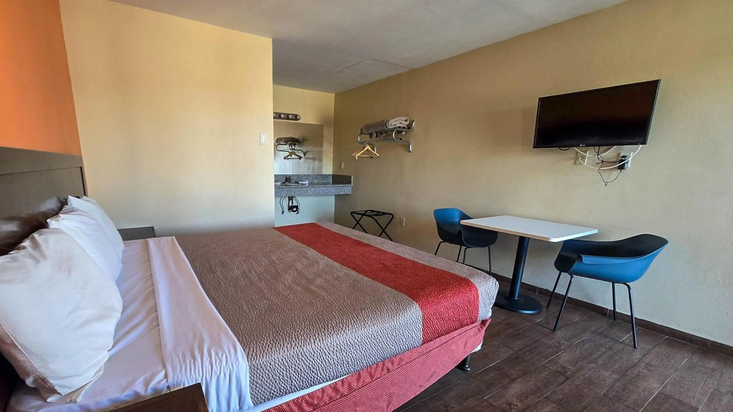 Bedroom, Bed in Motel 6-Blythe, CA - South