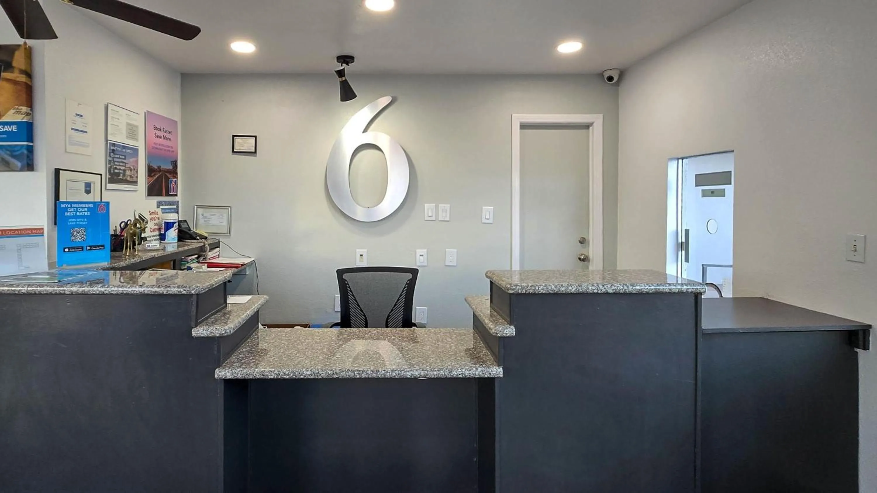 Lobby or reception in Motel 6-Blythe, CA - South