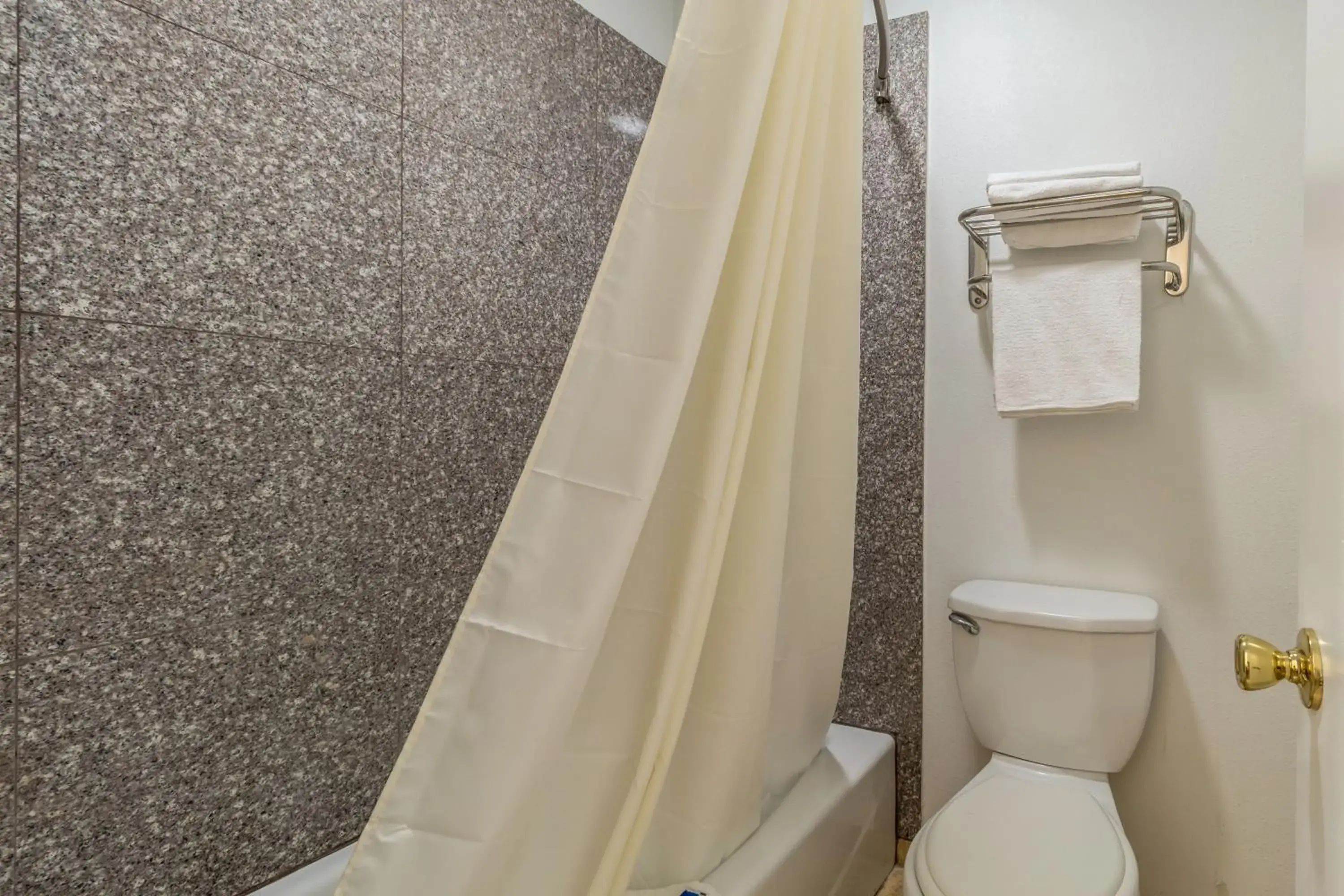 Deluxe Queen Room with Two Queen Beds - Non-Smoking in Motel 6-Blythe, CA - South Deluxe Queen Room with Two Queen Beds - Non-Smoking in Motel 6-Blythe, CA - South