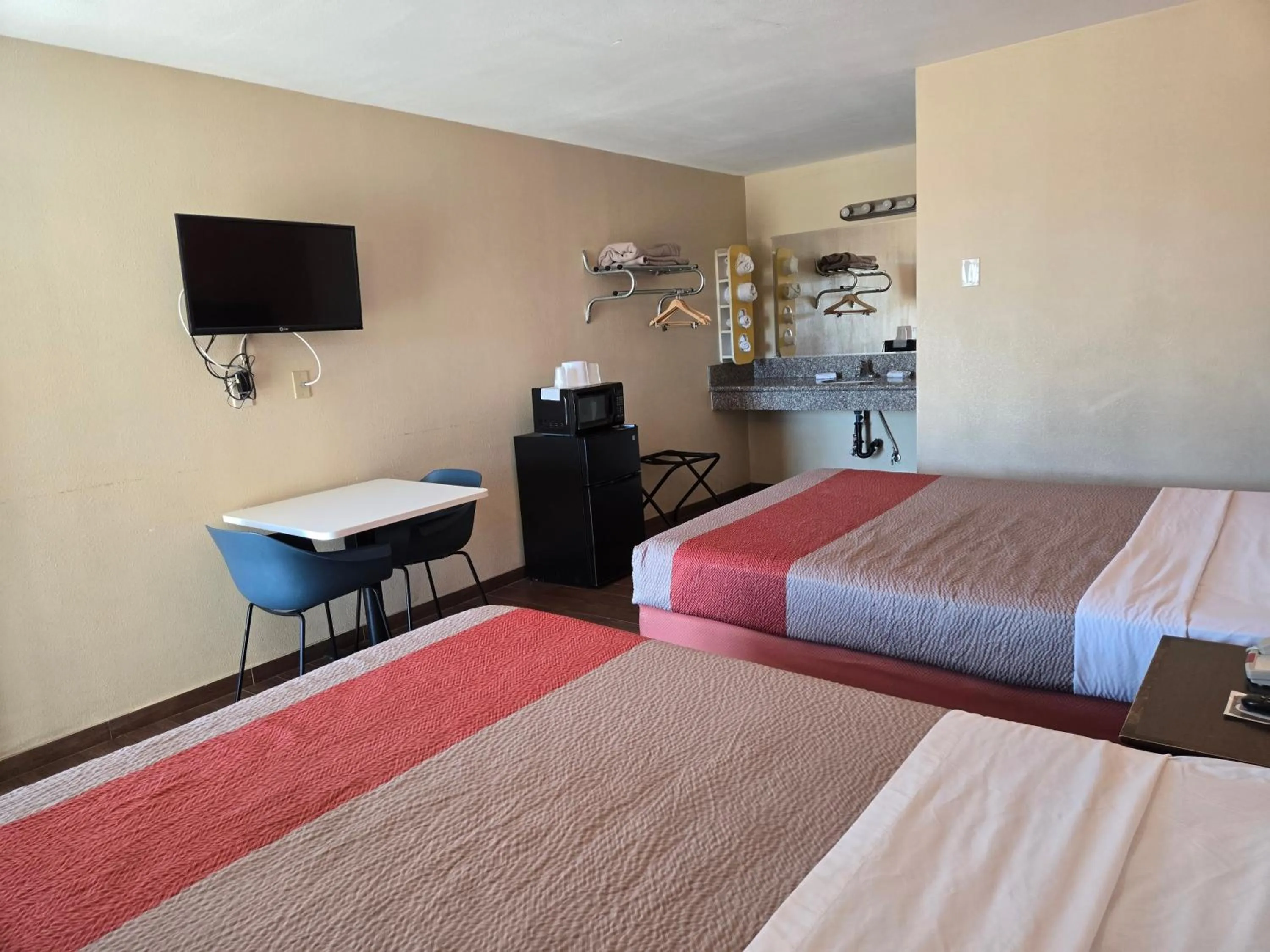 Bedroom, Bed in Motel 6-Blythe, CA - South