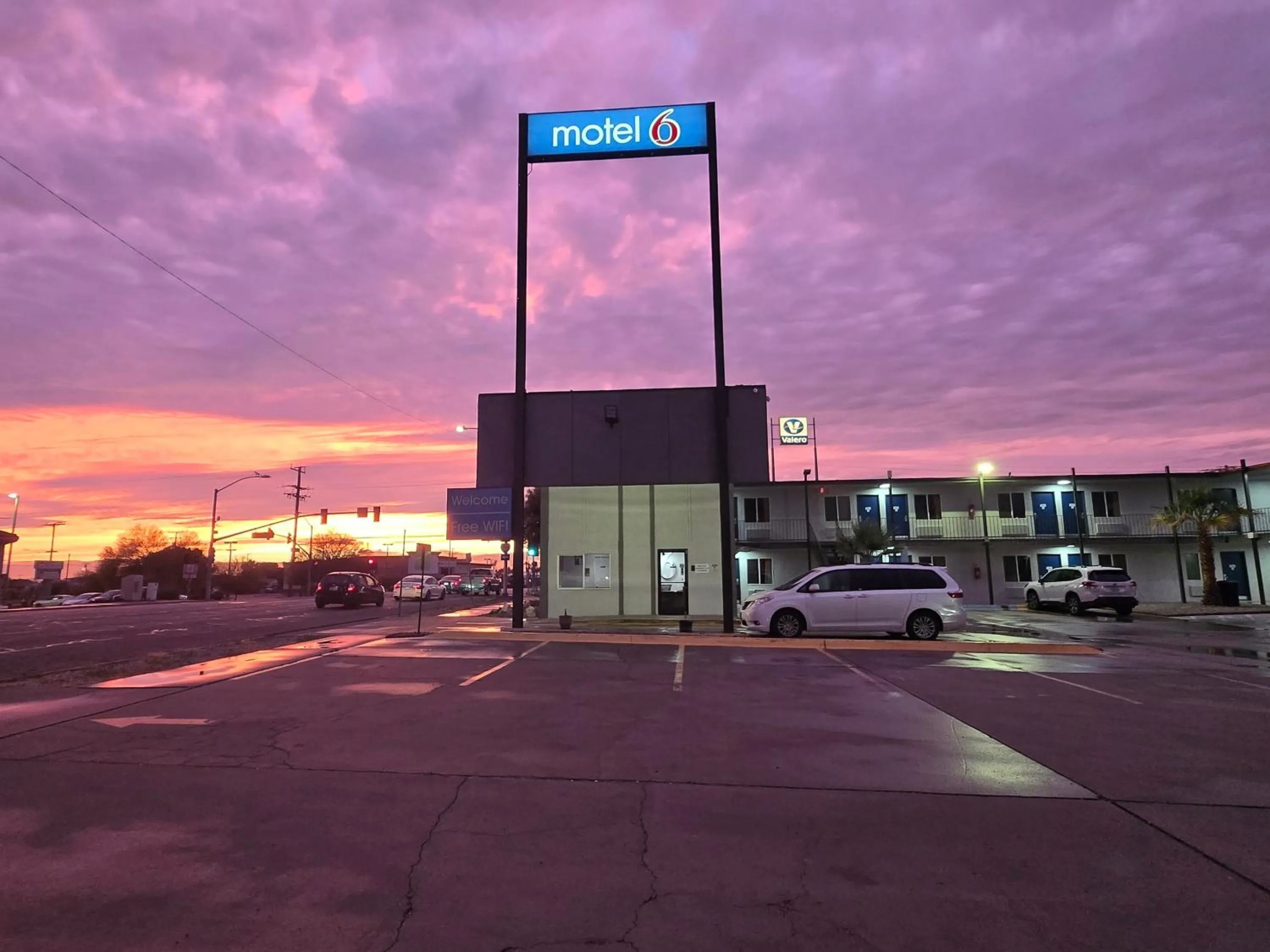 Property building in Motel 6-Blythe, CA - South